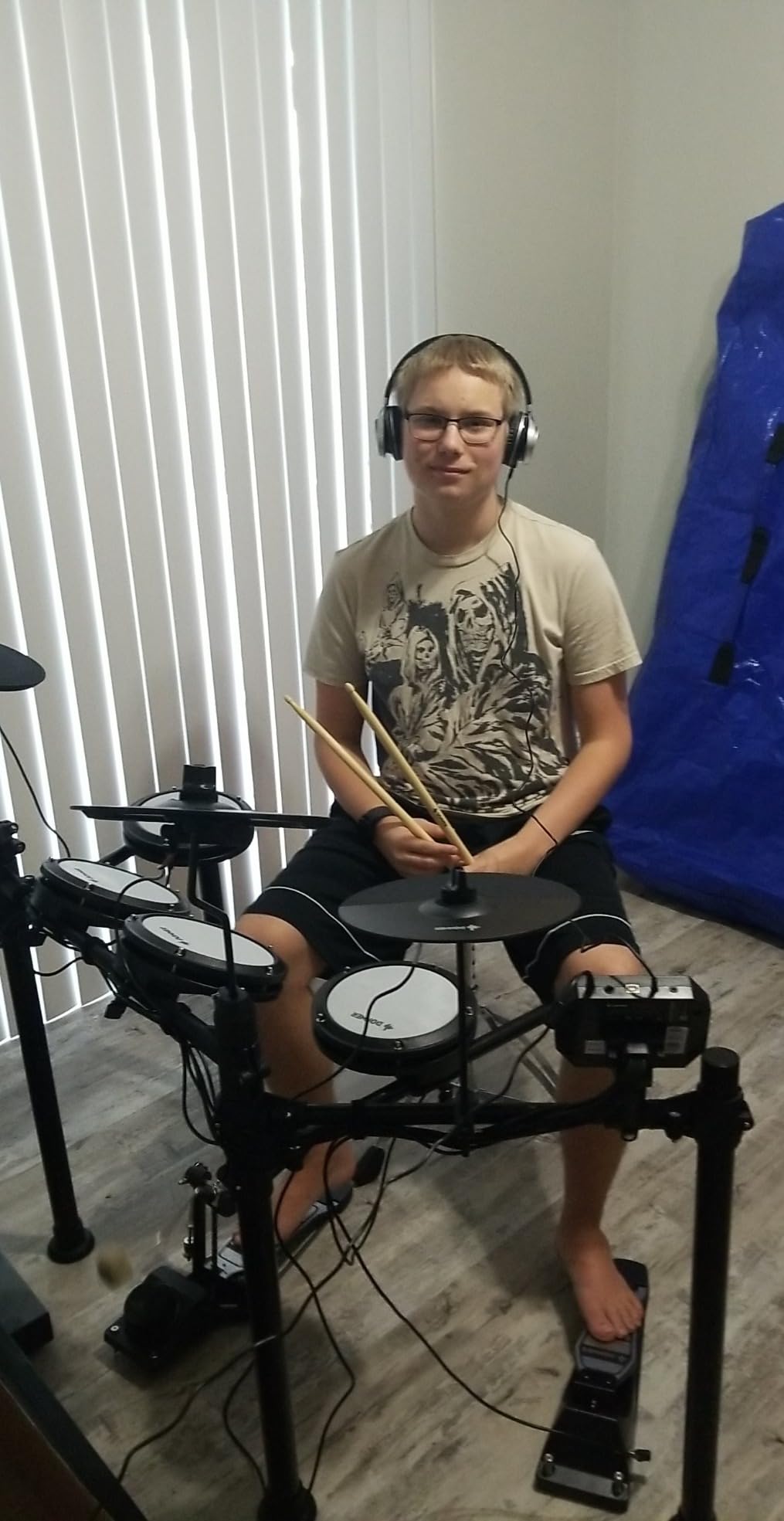 Donner Electric Drum Set with Lights and Touchscreen, Advanced Elctronic Drum Kit with 1126 Sounds, Customize Drum Pad Colors, Internal Rack Wiring, Gaming APP - BackBeat customer photo 2