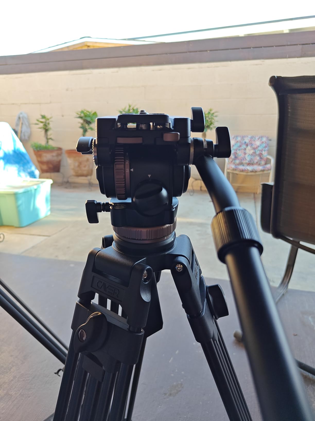 NEEWER Heavy Duty Video Tripod Fluid Head with Stepless Adjustable Pan/Tilt Damping, Quick Release Plate, Compatible with DJI RS Gimbals, Adjustable Handle, ⌀75mm Base, Max Load 22lb, GM006 customer photo 1
