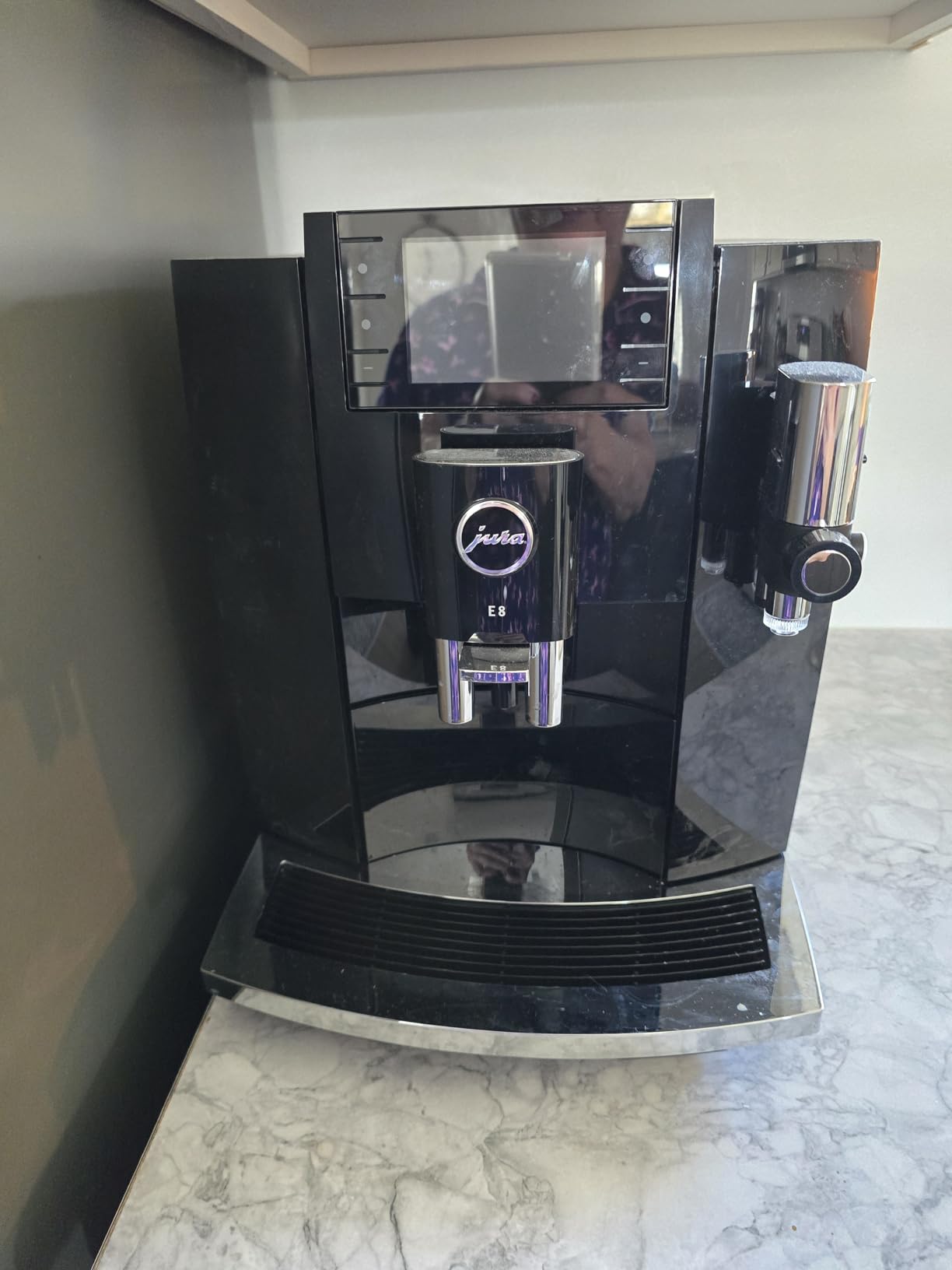 Jura E8 Piano White 15683 Automatic Coffee Machine customer photo 1