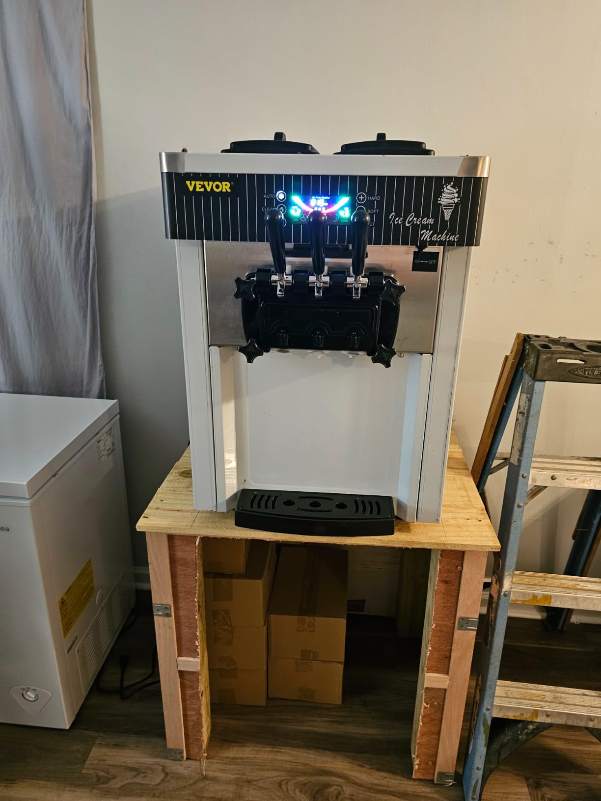 VEVOR Commercial Ice Cream Machine 5.3 to 7.4Gal per Hour Soft Serve with LED Display Auto Clean 3 Flavors Perfect for Restaurants Snack Bar, 2200W, Sliver customer photo 2