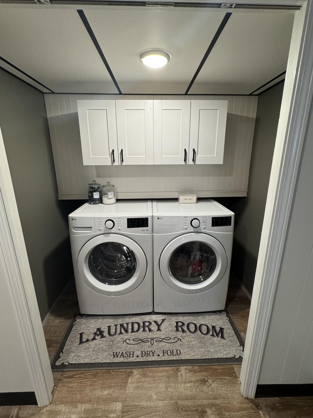 White Laundry Room Cabinets and Storage with 4 Doors and Utility Adjustable Shelf，Gabinetes Para Cocina Cupboard Kitchen Organizers and Storage Pantry Wall Mounted 12.4