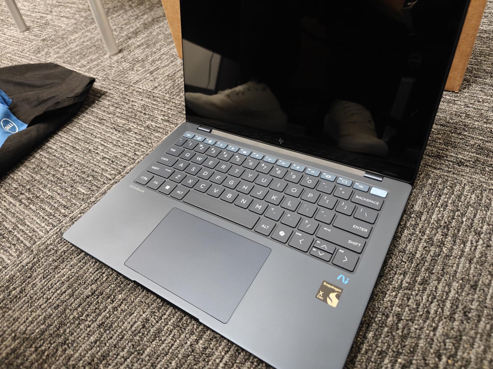 HP EliteBook Ultra G1q Notebook AI PC Qualcomm Snapdragon X Elite, 16GB RAM, 512GB SSD, 2.2K Display, Atmosphere Blue customer photo 2
