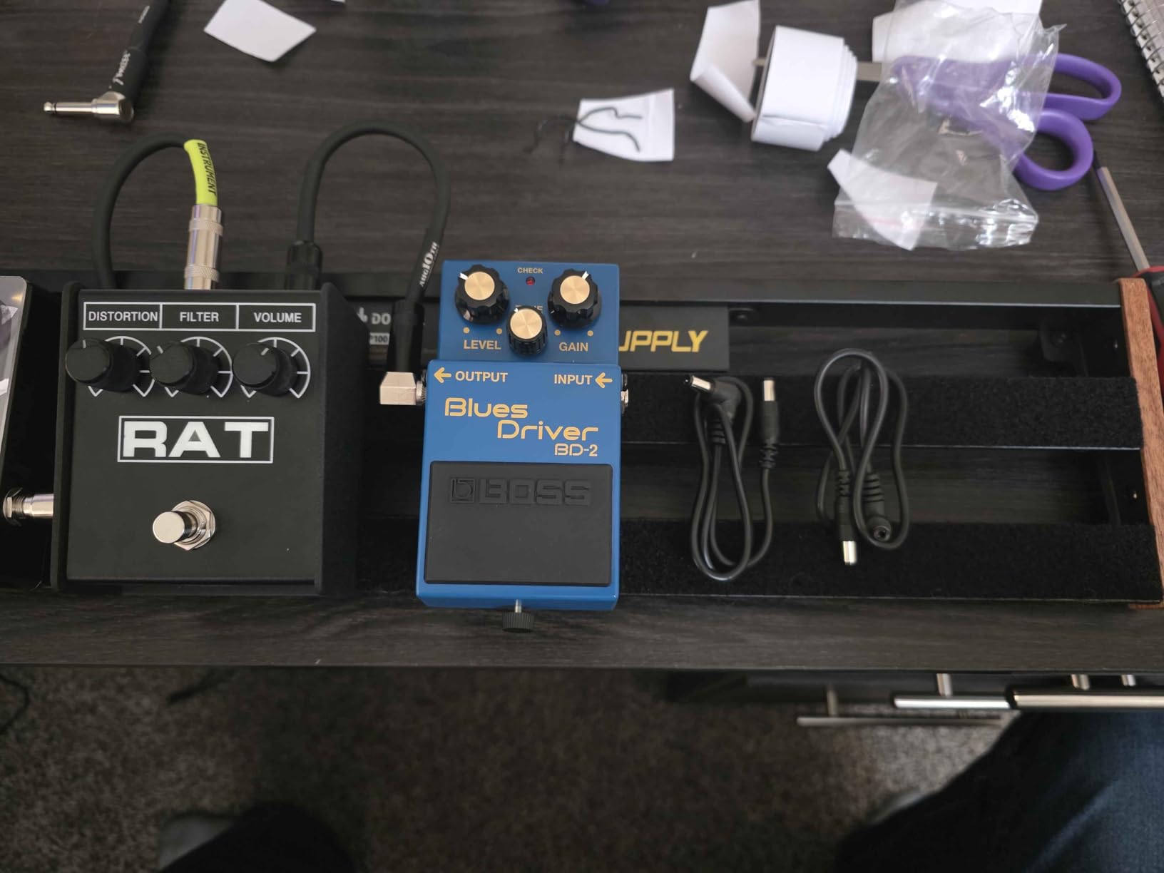 Donner Guitar Pedal Board with Built-in Power Supply, Aluminium Alloy Effects Pedalboard, DB-P300, 3.4Lb, 19.7 * 12.3 * 1.8