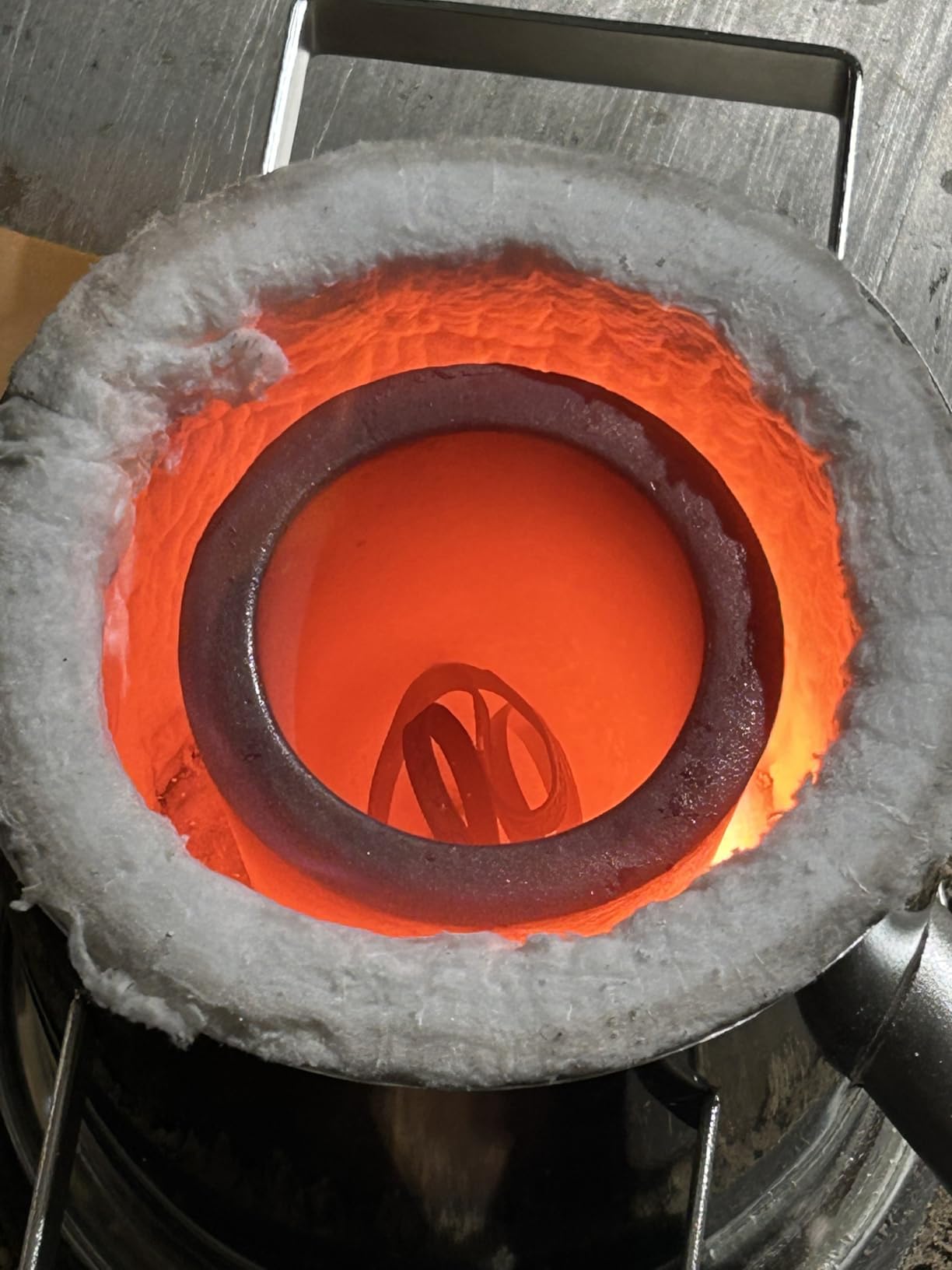 Nelyrho 25KG Propane Melting Furnace Kit with Lifting Tongs Made of Stainless Steel Includes Crucible Foundry Kiln Forge for Smelting Scrap Metal Recycle Gold Copper Aluminum Casting Machines customer photo 1