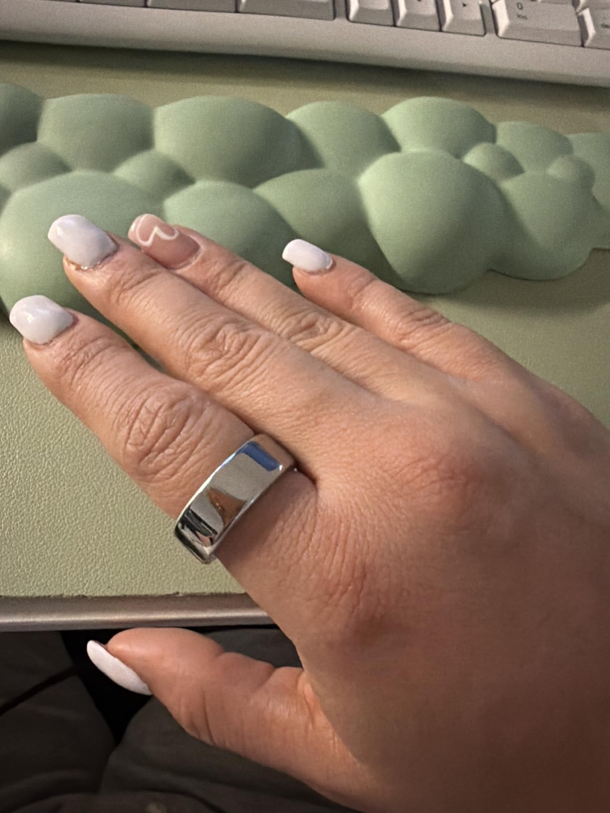 Oura Ring 4 - Silver - Size 9 - Sleep, Activity, Women's Health, AI Advisor, Up to 8 Days of Battery Life, Size Before You Buy, Android & iOS Compatible customer photo 2