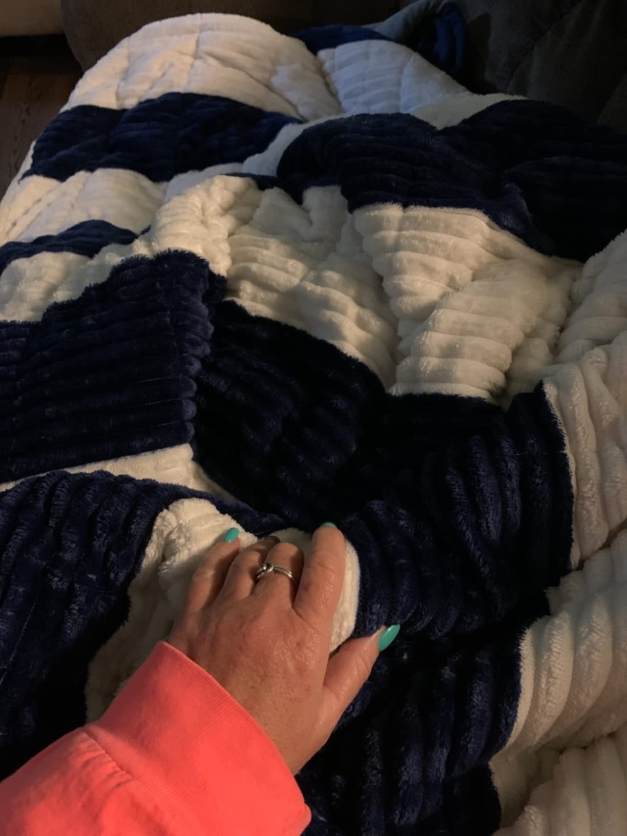 yescool Weighted Blanket Kids 5 Pounds, Minky Kids Blanket Gifts for Boys Girls, Small Weighted Throw Blankets Washable Heavy Blankets, Winter Weighted Comforter for 5 6 7 8 9 Year Old, 36 * 48in customer photo 2