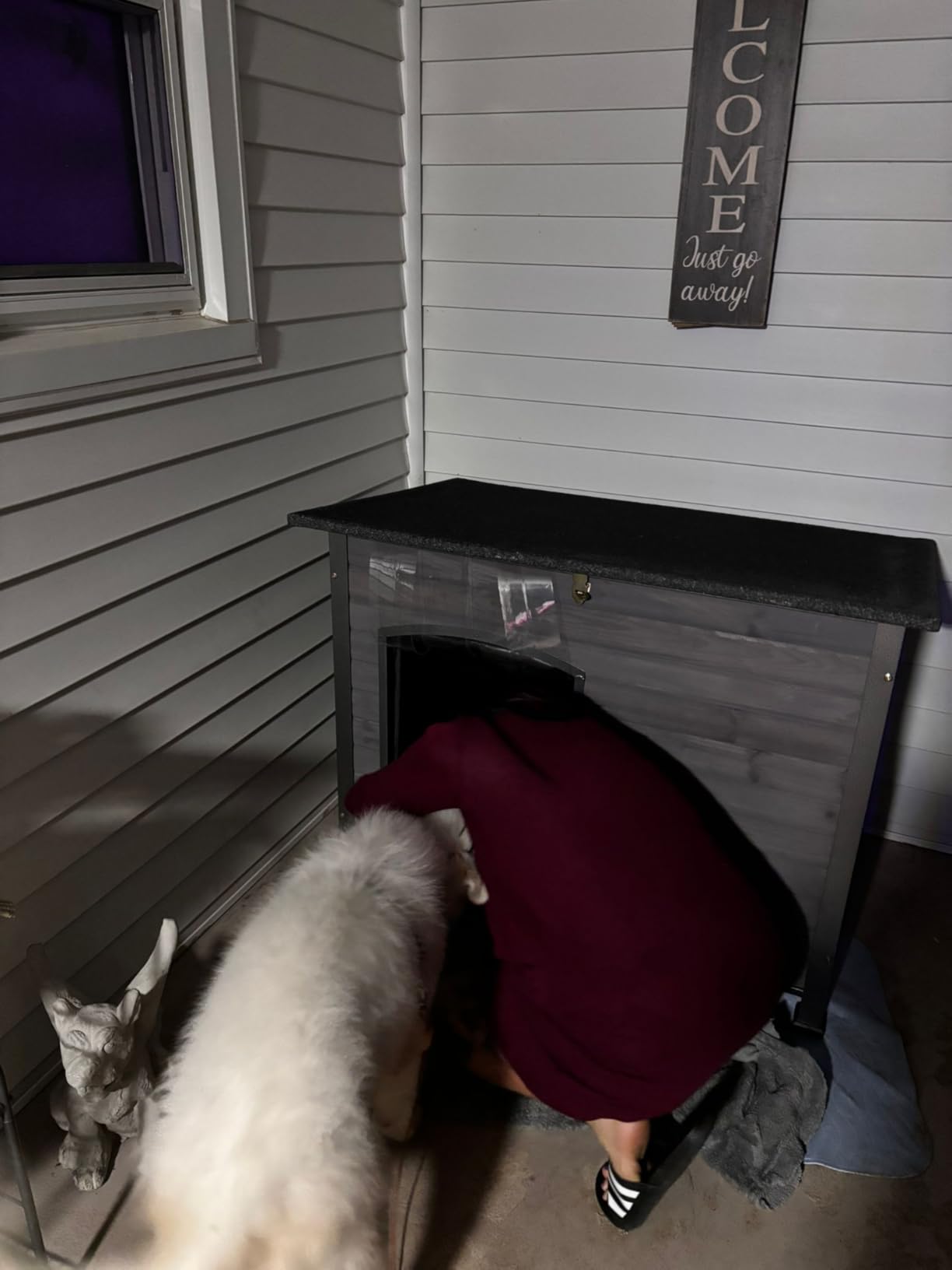 Feral Dog Heated House Outdoor, Anti Bite Iron Frame Dog Kennel, Wood Warm Pets Home, Insulated Weatherproof Outside Shelter for Feral Animal (43.3