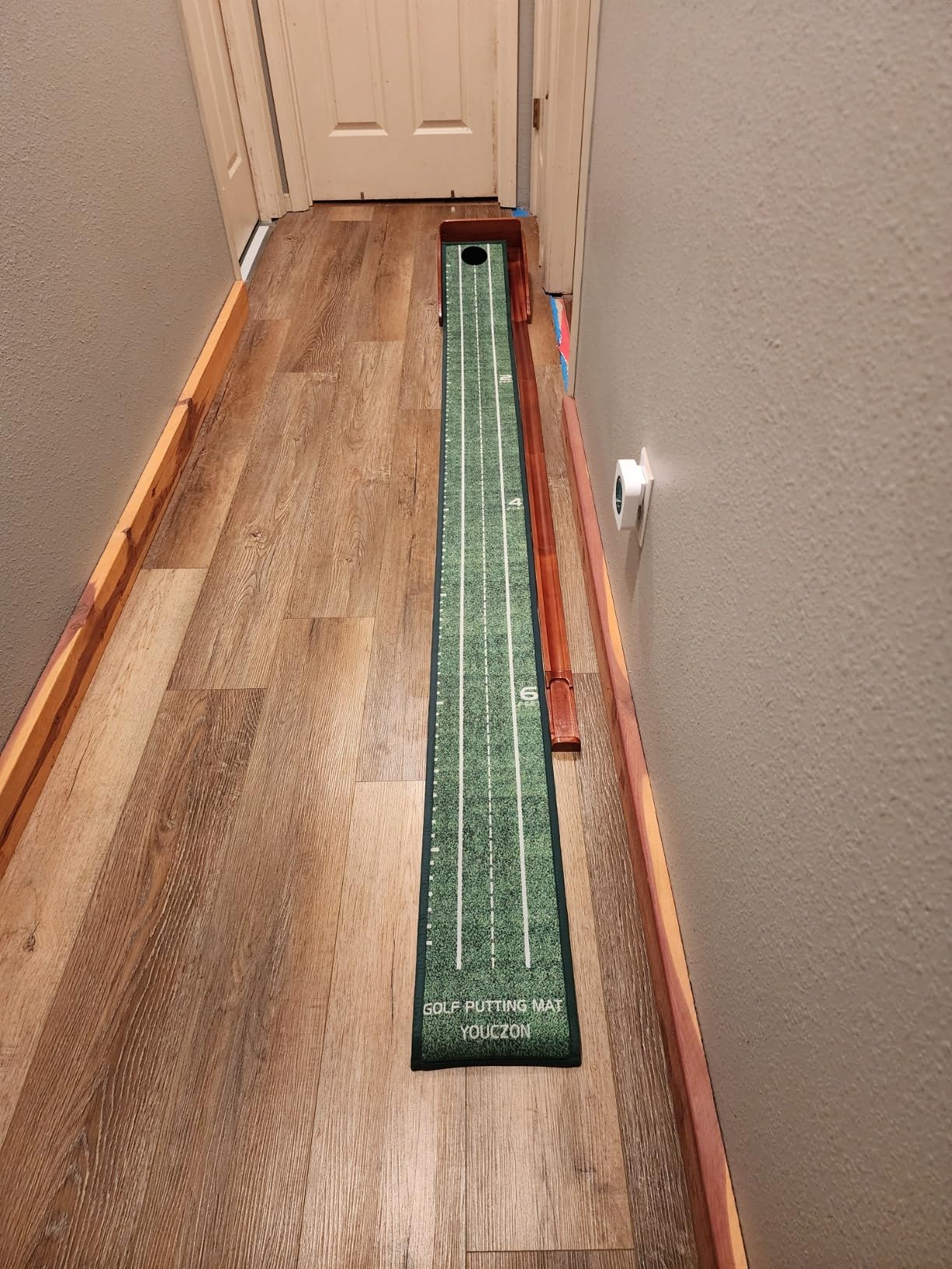 YOUCZON Putting Green Indoor,Golf Putting Mat,Premium Crystal Velvet Surface, Practice Putting mat, Perfect Training Aid & Gift for Golf Lovers Christmas customer photo 2