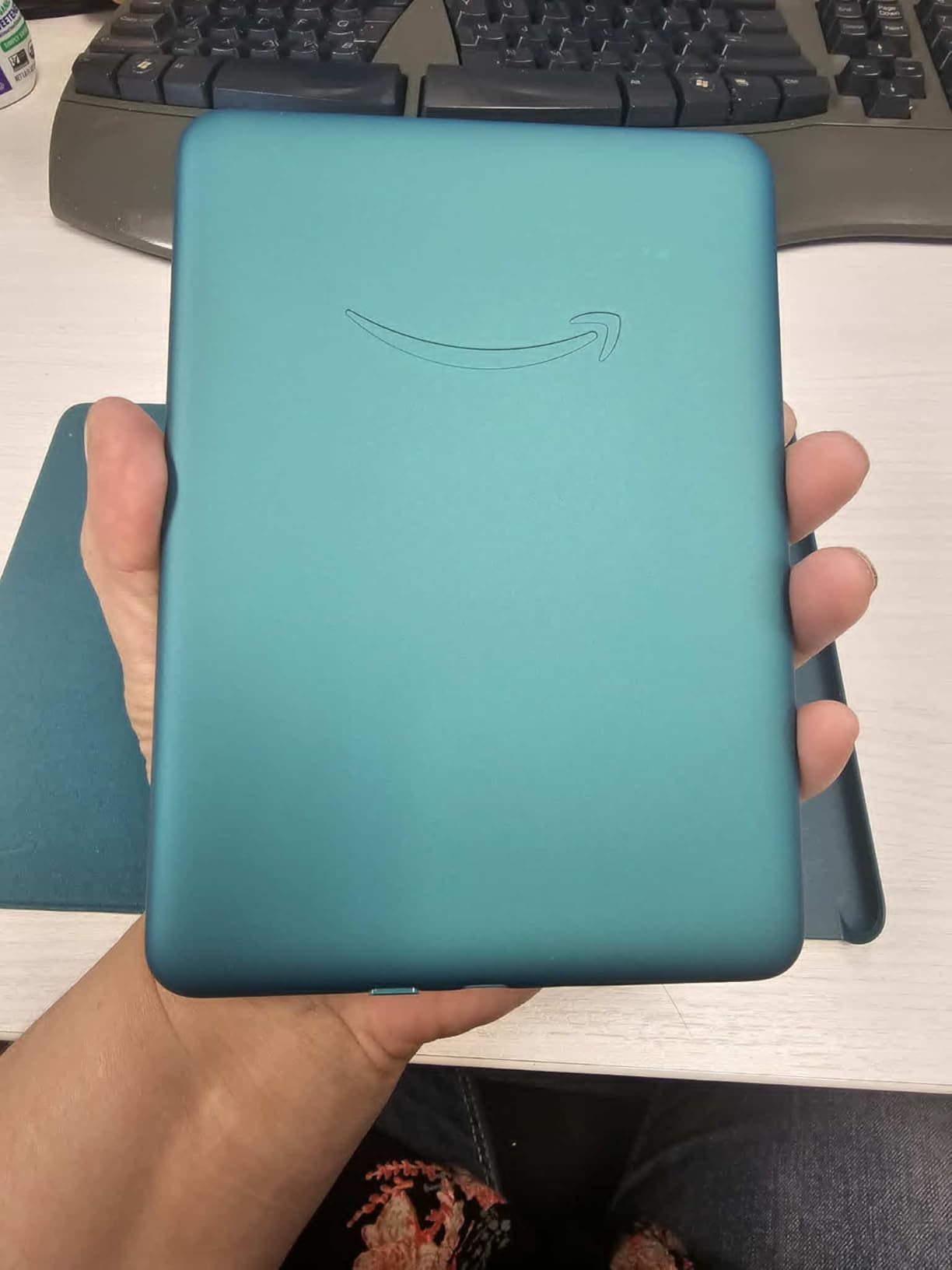 Kindle Paperwhite Bundle: Includes, Amazon Kindle Paperwhite Signature Edition 32GB | Jade, Plant-Based Leather Cover & Wireless Charging Dock | Jade customer photo 2