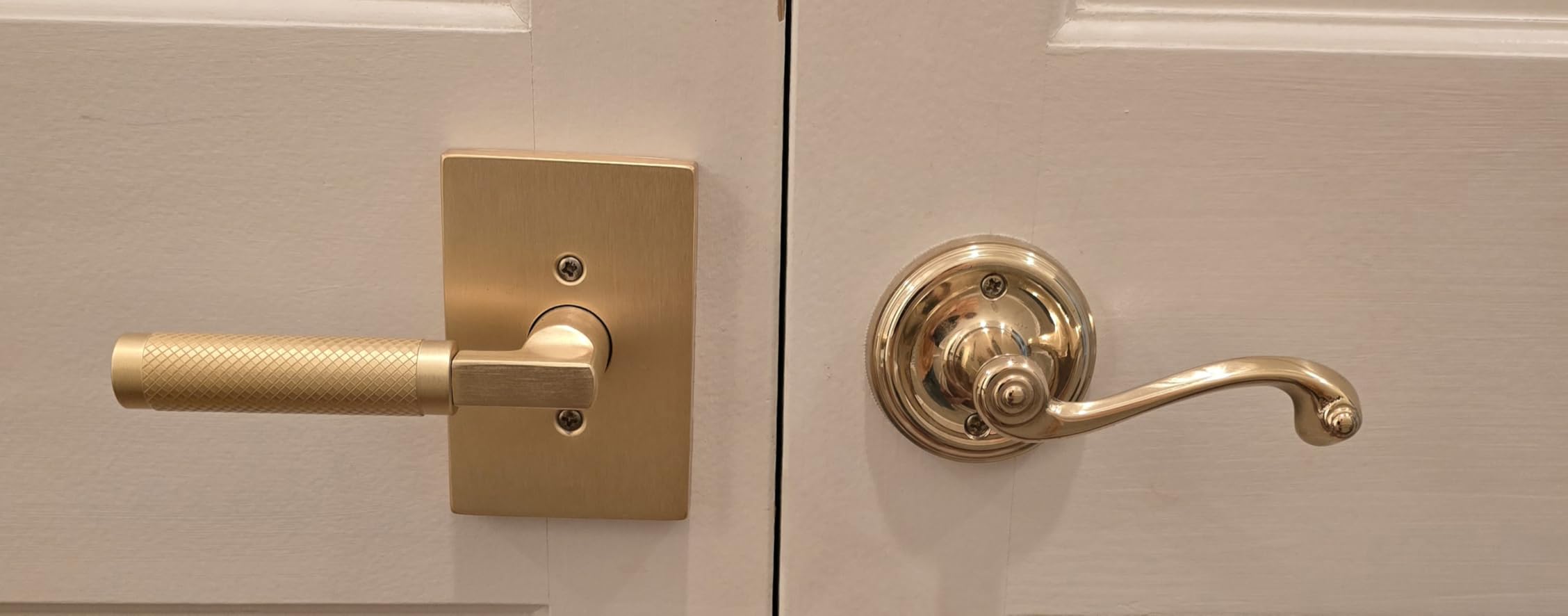 Kwikset Prava Interior Privacy Door Knurled Handle with Lock, Door Lever for Bathroom and Bedroom, Satin Brass, Reversible Keyless Push Button Lock Door Lever, with Microban Protection customer photo 1