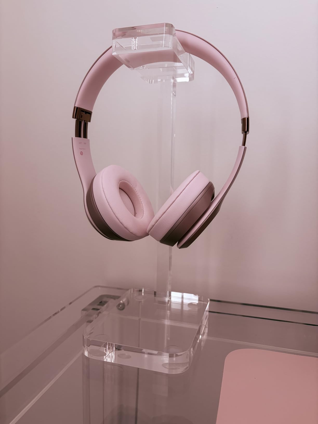 Beats Solo 4 - Wireless On-Ear Bluetooth Headphones, Up to 50-Hour Battery Life, Ultra-Lightweight Comfort, Powerful and Balanced Sound, Apple & Android Compatible - Black & Gold customer photo 1