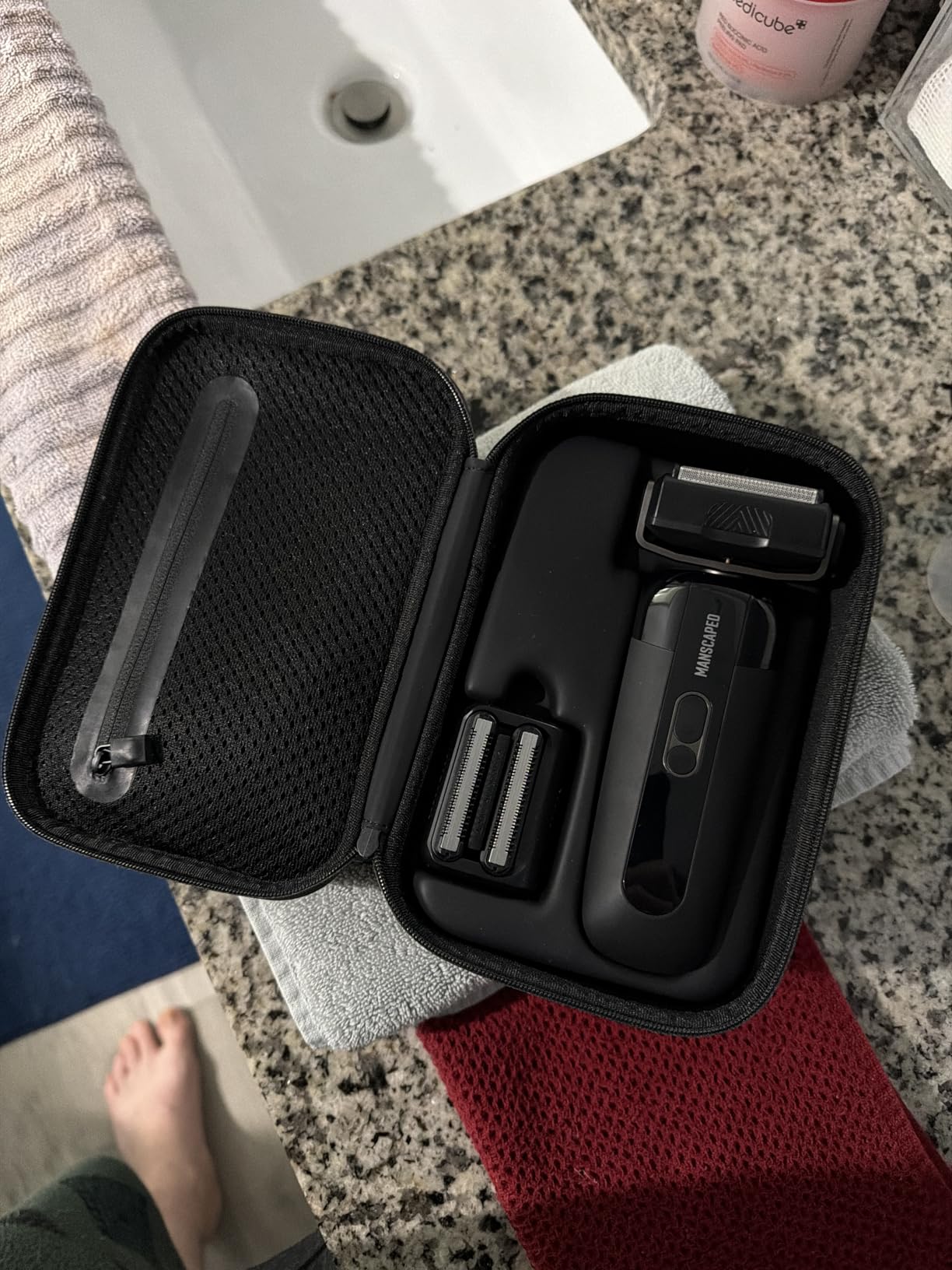 MANSCAPED® The Chairman™ PRO Men's Electric Foil Face Shaver - Two Interchangeable Blade Heads, SkinSafe® Four-Blade Foil & Stubble Trimmer, USB-C Wireless Compatible Charging, Gentle on Neck customer photo 1