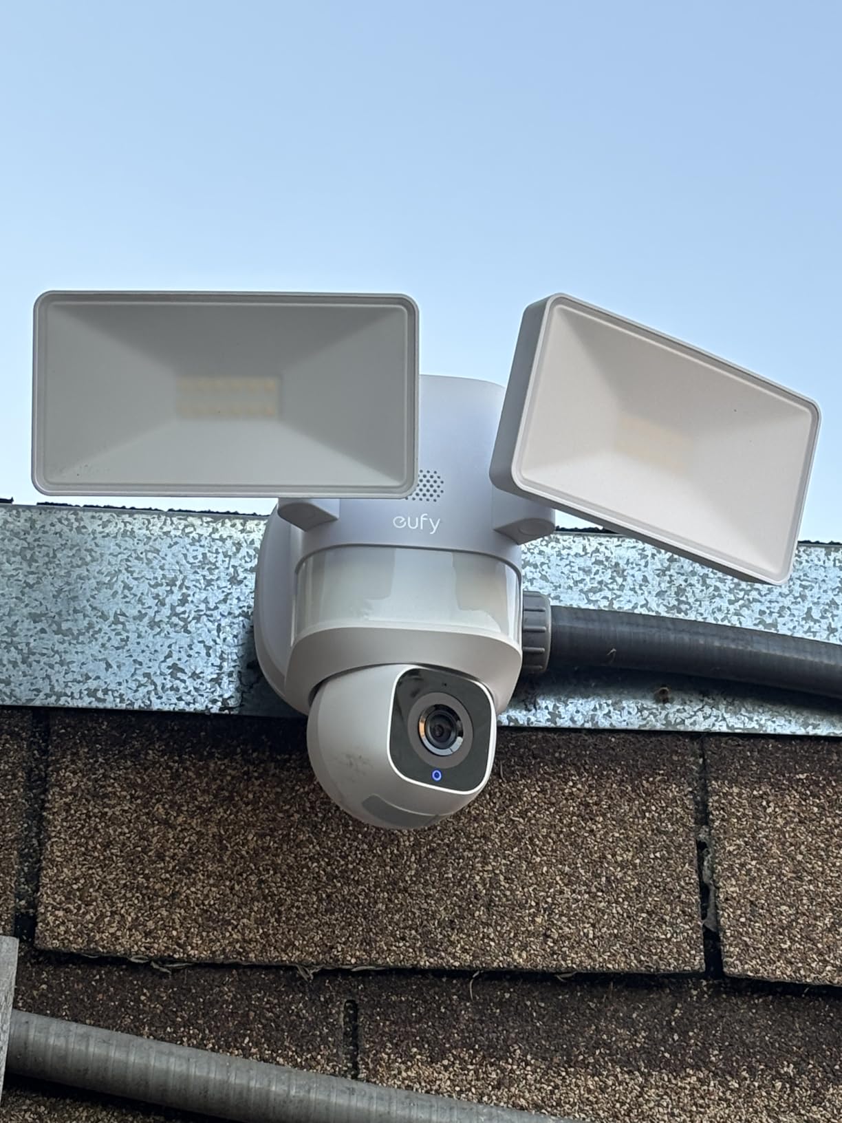 Floodlight Camera E30, Security Camera Outdoor, 360° Pan and Tilt, AI Detection and Tracking, 2K Video, 2.4GHz Wi-Fi, 2,000 Lumens, Custom Voice and Light Alerts, 24/7 Recording customer photo 2