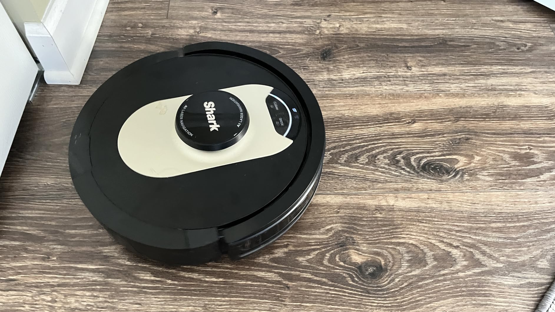 Shark AV2630WA Plus 2in1 Robot Vacuum & Mop with Sonic Mopping, Home Mapping, HEPA Bagless Self Empty Base, CleanEdge, for Pet Hair, WiFi, Black/Mocha customer photo 2