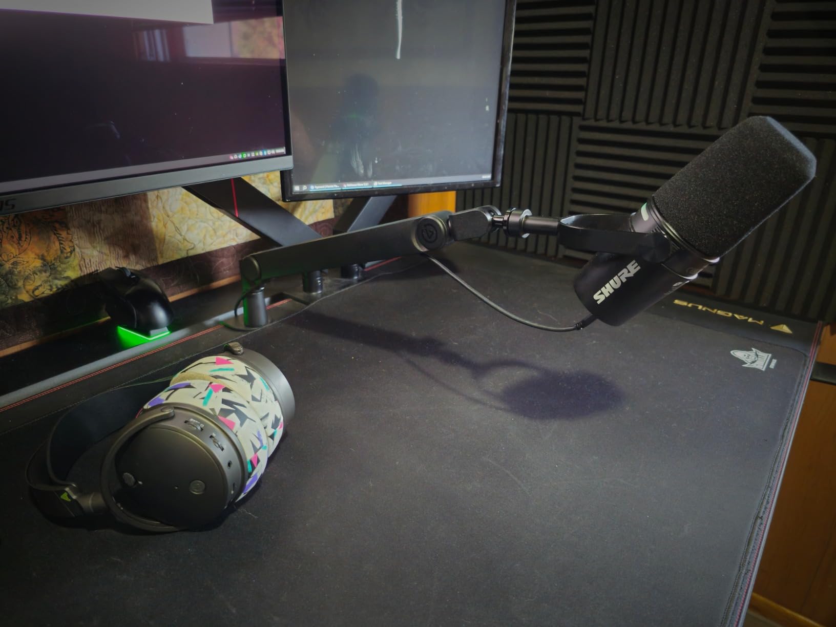 Elgato Wave Mic Arm Pro - 360deg Rotatable Low Profile Gas Spring Microphone Arm, Works Mics/Shure SM7B/HyperX QuadCast/Rode/Blue Yeti & More - for Broadcasting/Podcasting/Streaming customer photo 2