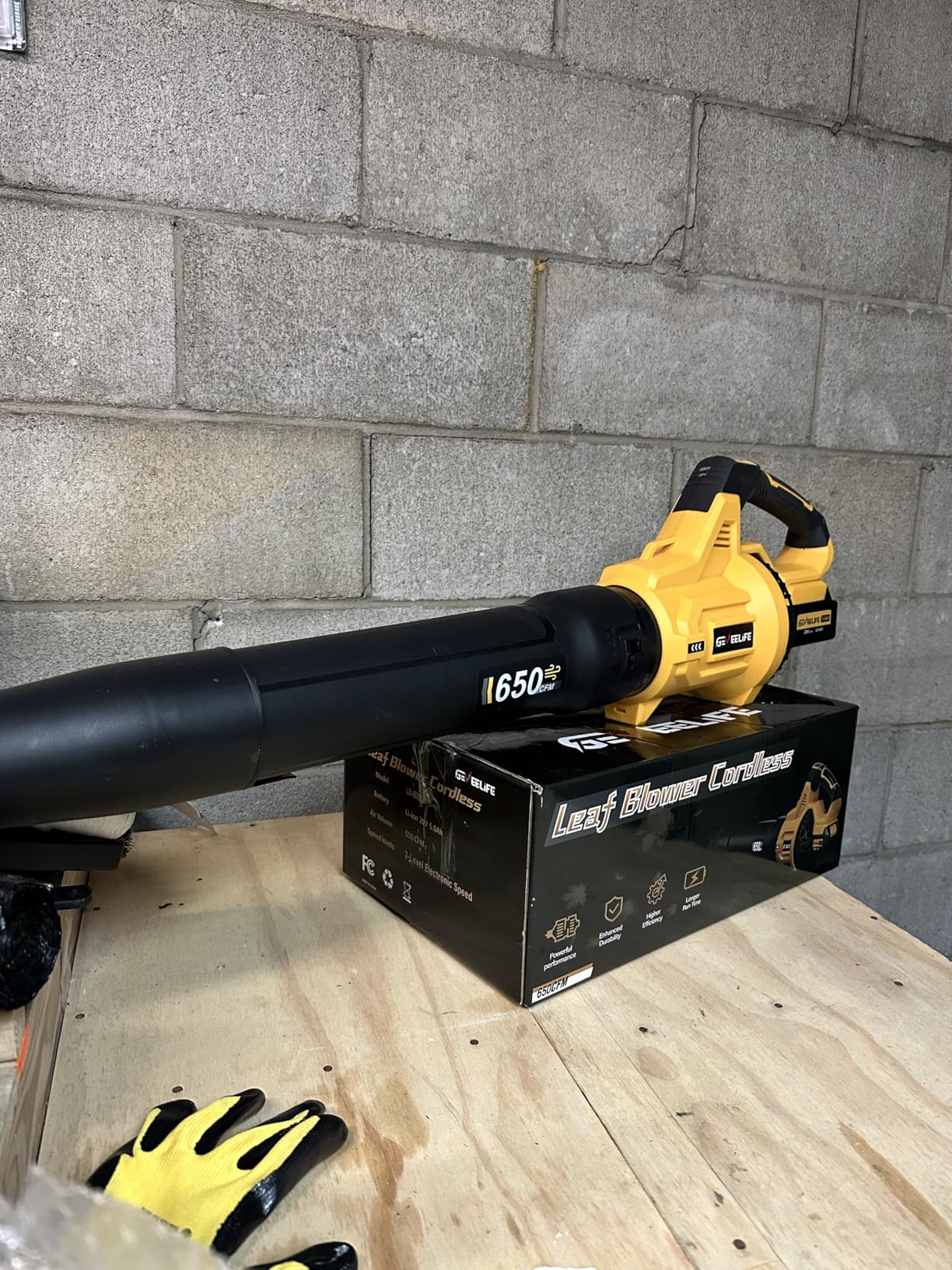 GEVEELIFE Leaf Blower Cordless, 650CFM & 3 Speed Levels, Electric Cordless Leaf Blower with 2 * 5.0Ah Battery Powered, Blowers for Lawn Care, Yard, Blowing Leaves, Dust, Snow customer photo 1