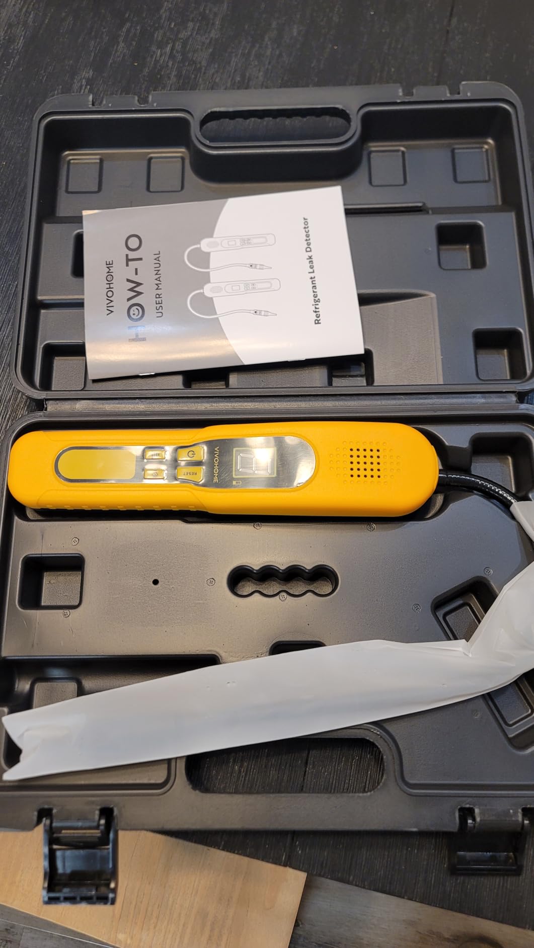 VIVOHOME HVAC Refrigerant Freon Leak Detector, Battery Powered, AC Sniffer Leak Detector for R134a R410a R1234yf R454B R32 CFCs HCFCs HFCs HFOs HCs, Max Sensitivity up to 0.1oz./yr customer photo 2