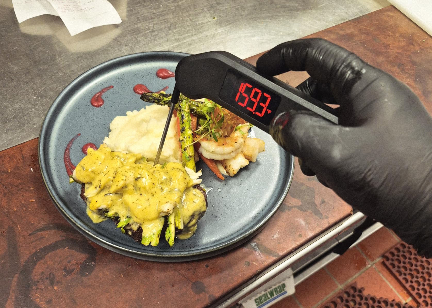 Professional Digital Meat Thermometer, 1 Sec Instant Read, ±0.5℉ Accuracy NIST&NSF Certified Food Thermometer, Auto-Rotate Bright LED Screen, Highly Waterproof Cooking Thermometer for Grill BBQ, Black customer photo 2