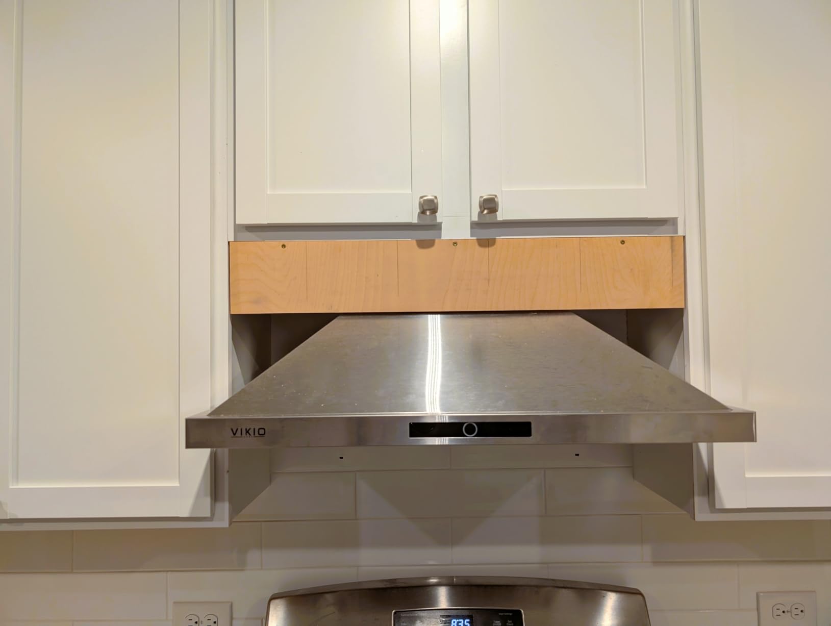 VIKIO HOME Wall Mount Range Hood 30 inch, 580 CFM, Ducted/Ductless Convertible, Stainless Steel Kitchen Vent Hood with 3-Speed Fan and LED Lights customer photo 1