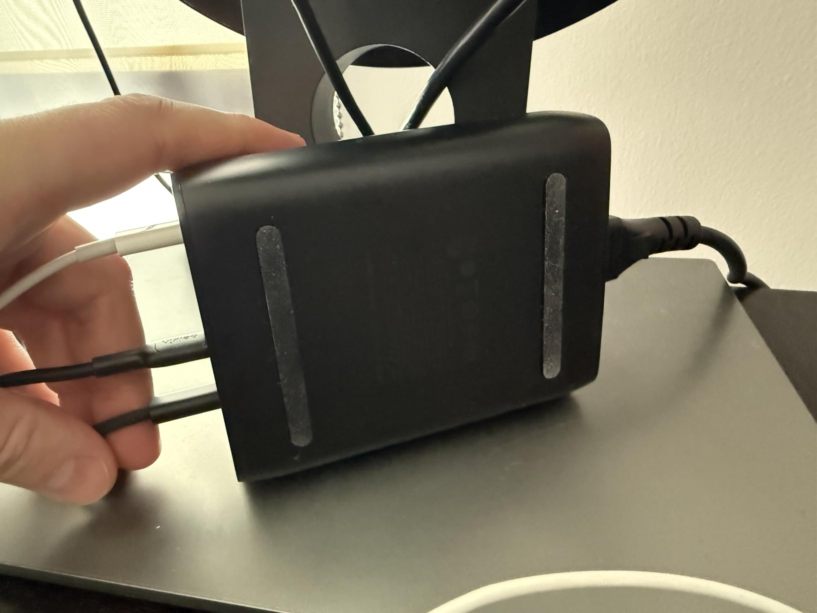 Belkin 4-Port USB C Charger Block, 200W GaN Multi-Port Charger USB-C PD 3.1 Fast Charge + 5ft Power Cord - MacBook, iPhone 17, Air, iPad, Galaxy S25, Google Pixel 10, Nintendo Switch 2 - Black customer photo 1
