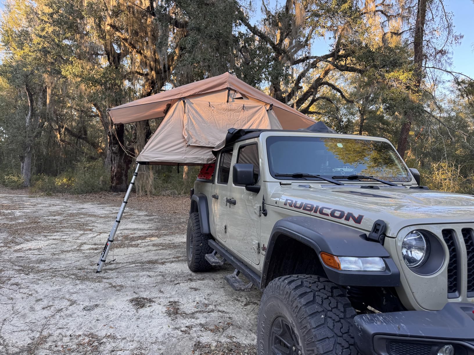 VEVOR Rooftop Tent Hard Shell, 2-3 Person Roof Top Tent for Car SUV Truck Jeep Van Camping with Telescopic Ladder, Thick Mattress & LED Light customer photo 2