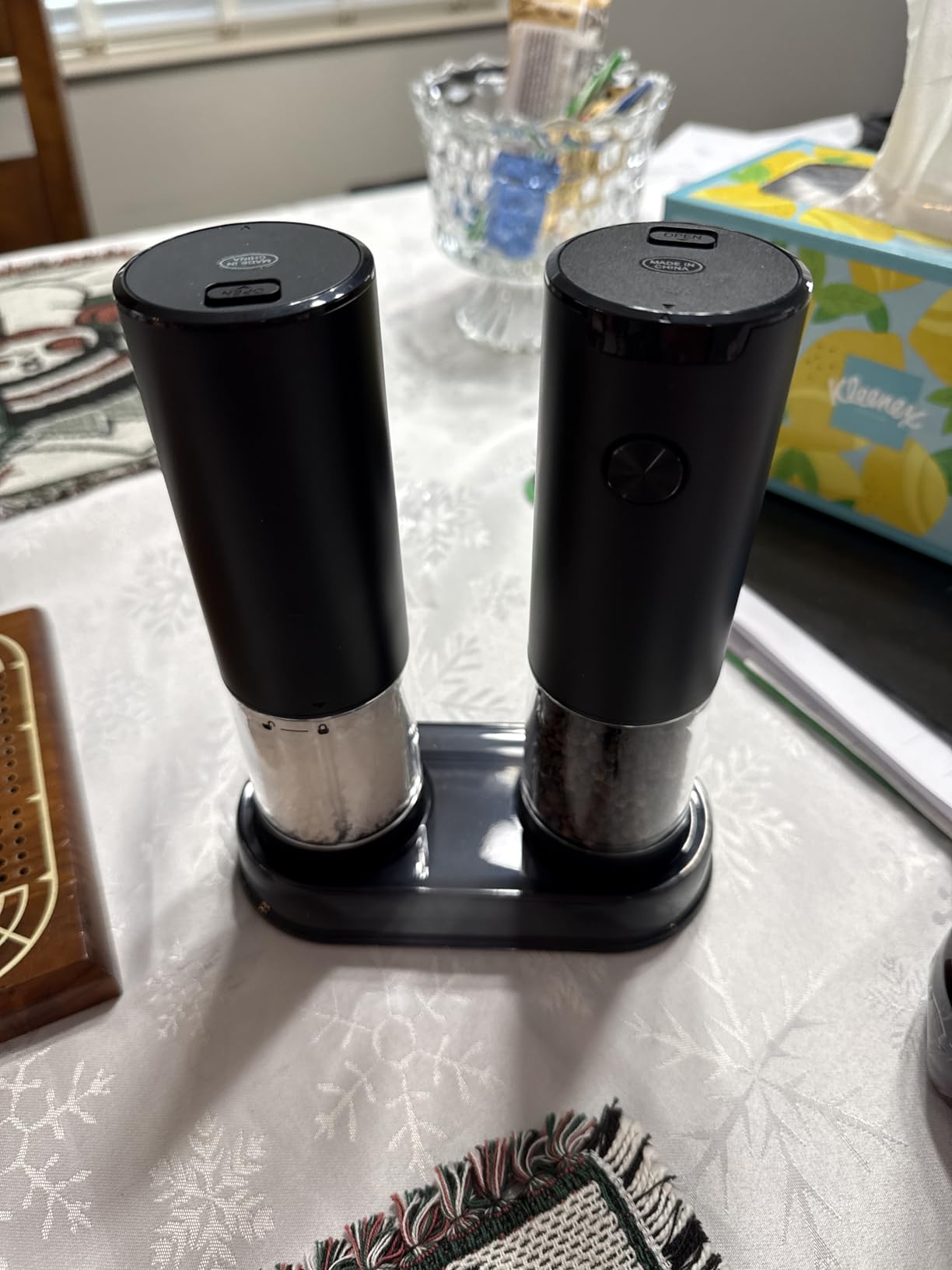 Electric Salt and Pepper Grinder Set Automatic Battery Pepper Mill Shakers Adjustable Coarseness Upgraded Larger Capacity with Led Home and Kitchen Appliances Birthday Gifts for Women Mom customer photo 2
