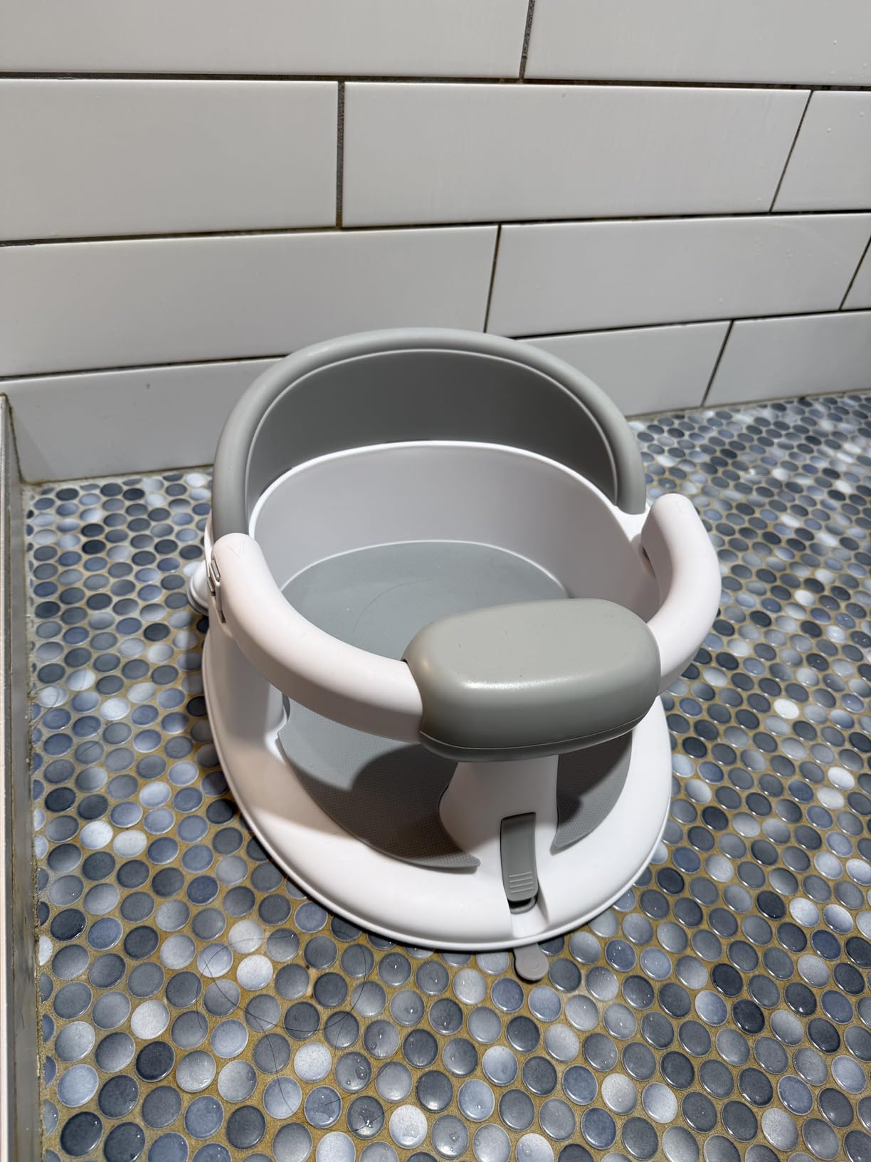 Baby Bath Seats for Babies Sitting Up, Non-Slip Baby Bathtub with 3 Suction Cups, Safe & Comfortable Toddler Bath Seat Ideal for Baby Bath/Shower Support, Stable Design, Grey (6-24 Months) customer photo 1