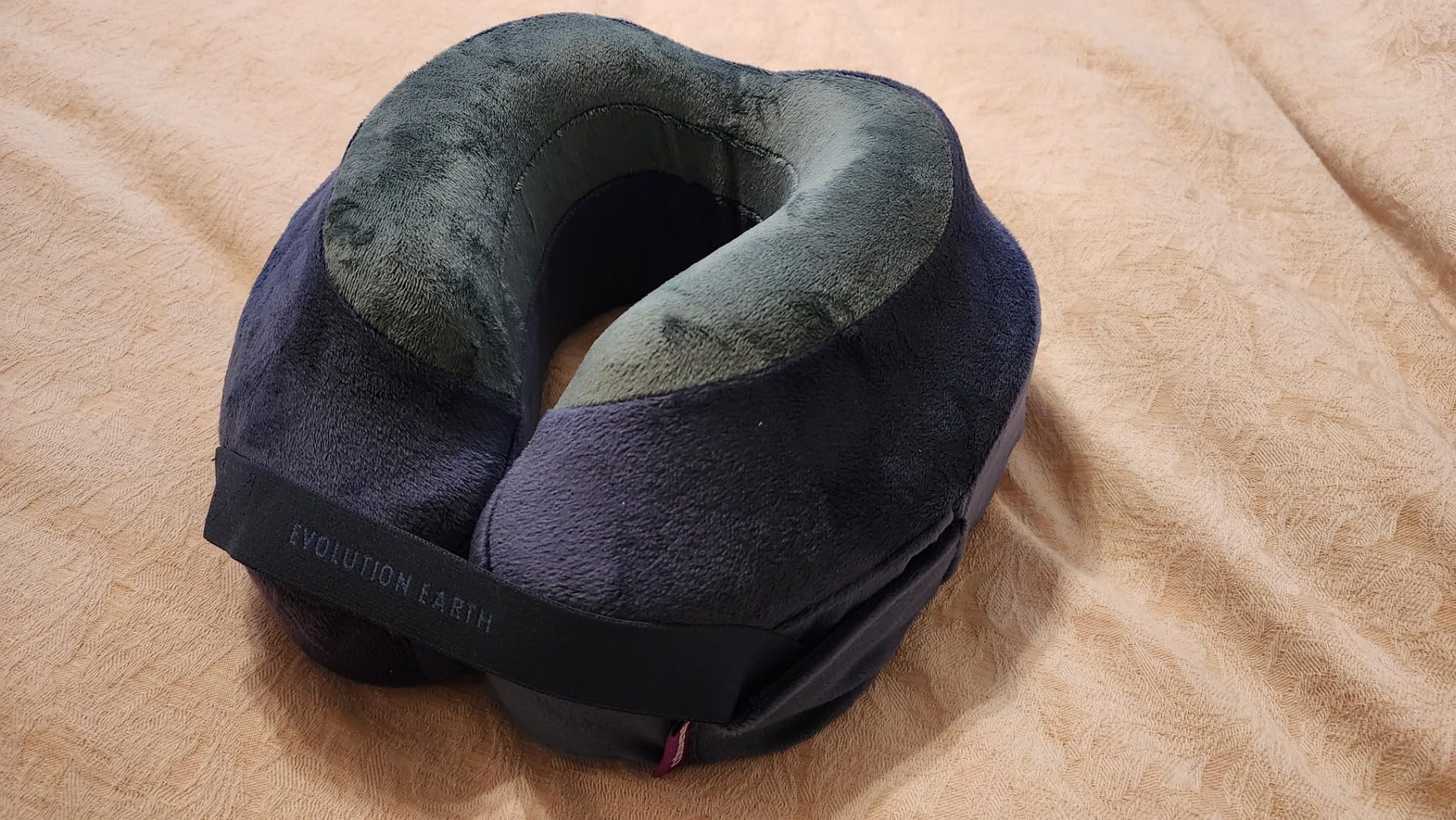 Cabeau Softest Neck Pillow for Travel - Evolution Earth Deluxe - 360 Degree Head, Neck and Chin Support for Sleeping - Sustainable Memory Foam - Removable, Washable Cover with Compact Carrying Case (Wind) customer photo 2
