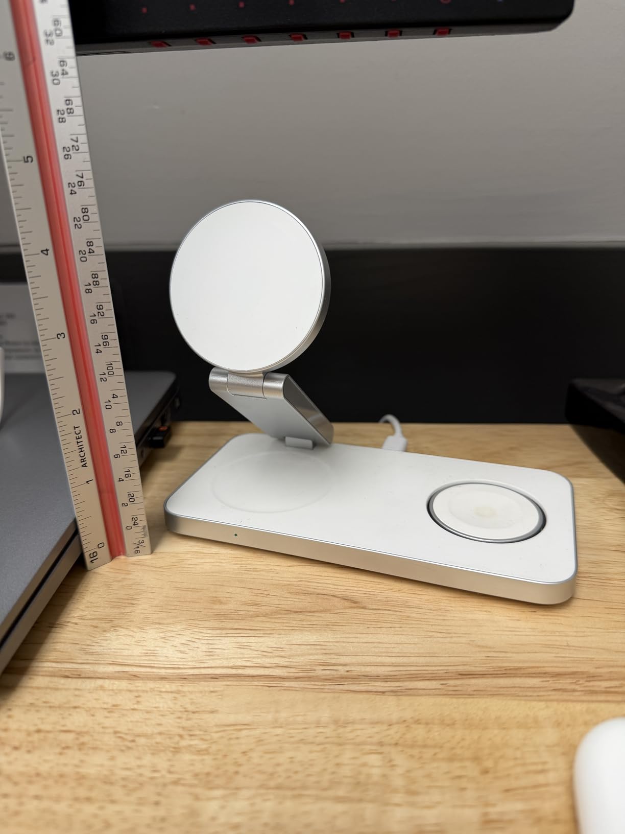 UEQ Foldable 3 in 1 Wireless Charging Station for Apple MagSafe Charger Stand, Fast Magnetic Wireless Charger customer photo 1
