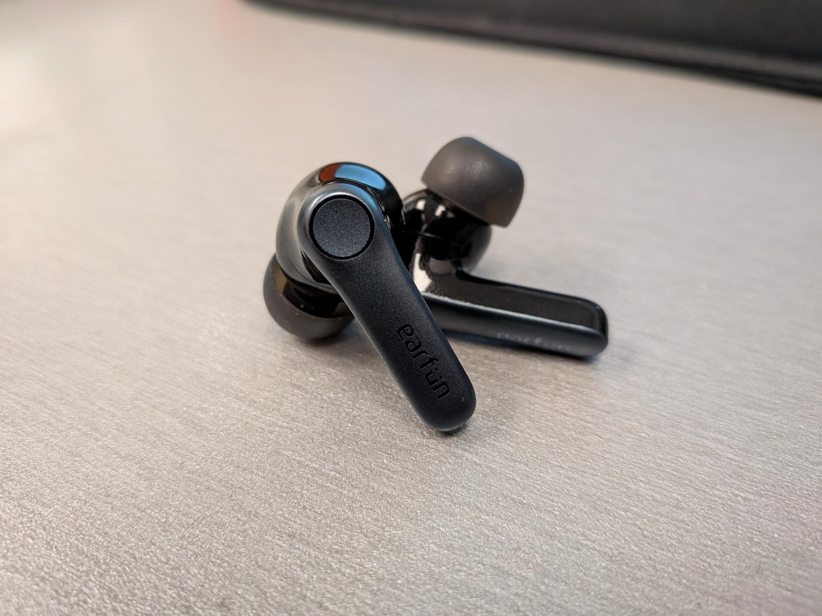 EarFun Air Pro 4 Adaptive Hybrid Noise Canceling Wireless Earbuds, Qualcomm Snapdragon Sound, aptX Lossless, 6 Mics AI CVC 8.0 Call, LDAC Hi-Res Audio, 52H Playtime, Bluetooth 5.4 (Glossy White) customer photo 2