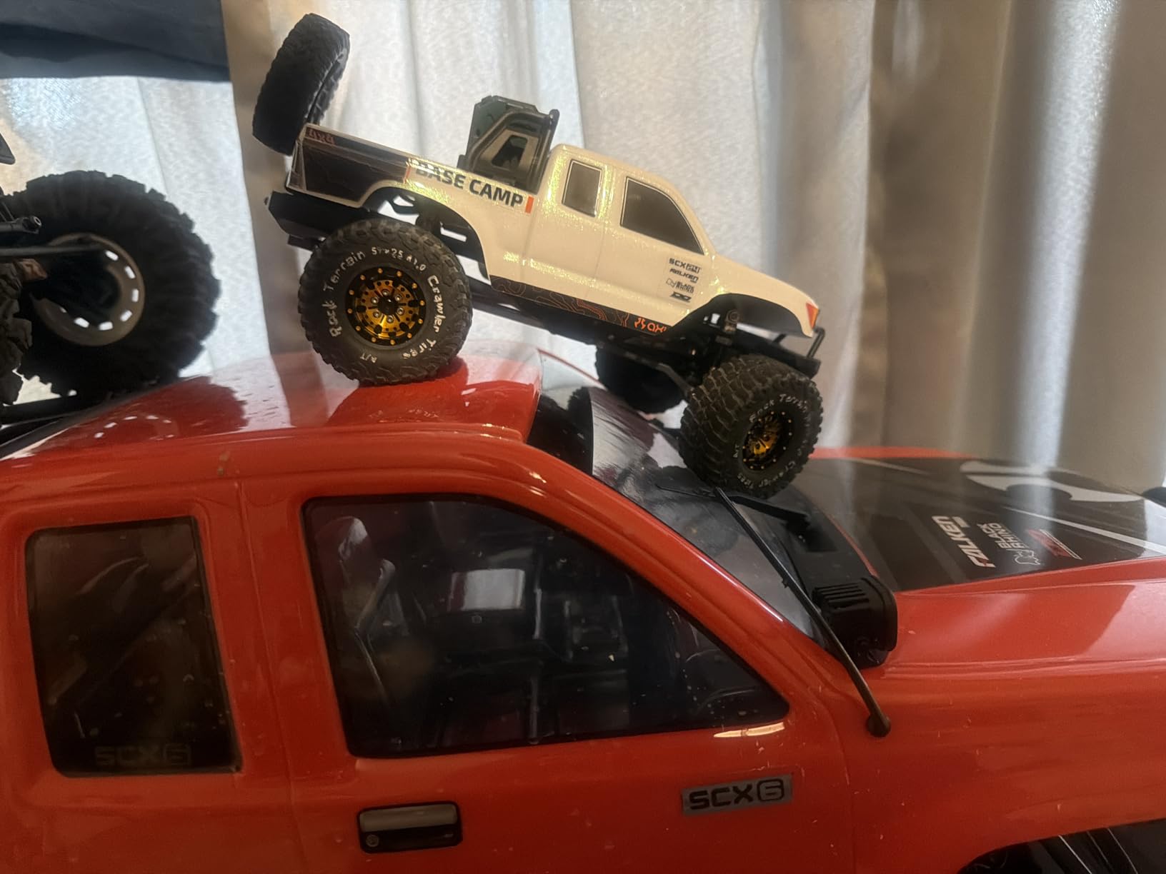 Axial RC Truck 1/24 SCX24 Base Camp 4x4 Rock Crawler Brushed RTR (Everything Needed to Run is Included) - White, AXI-1219T1 customer photo 2