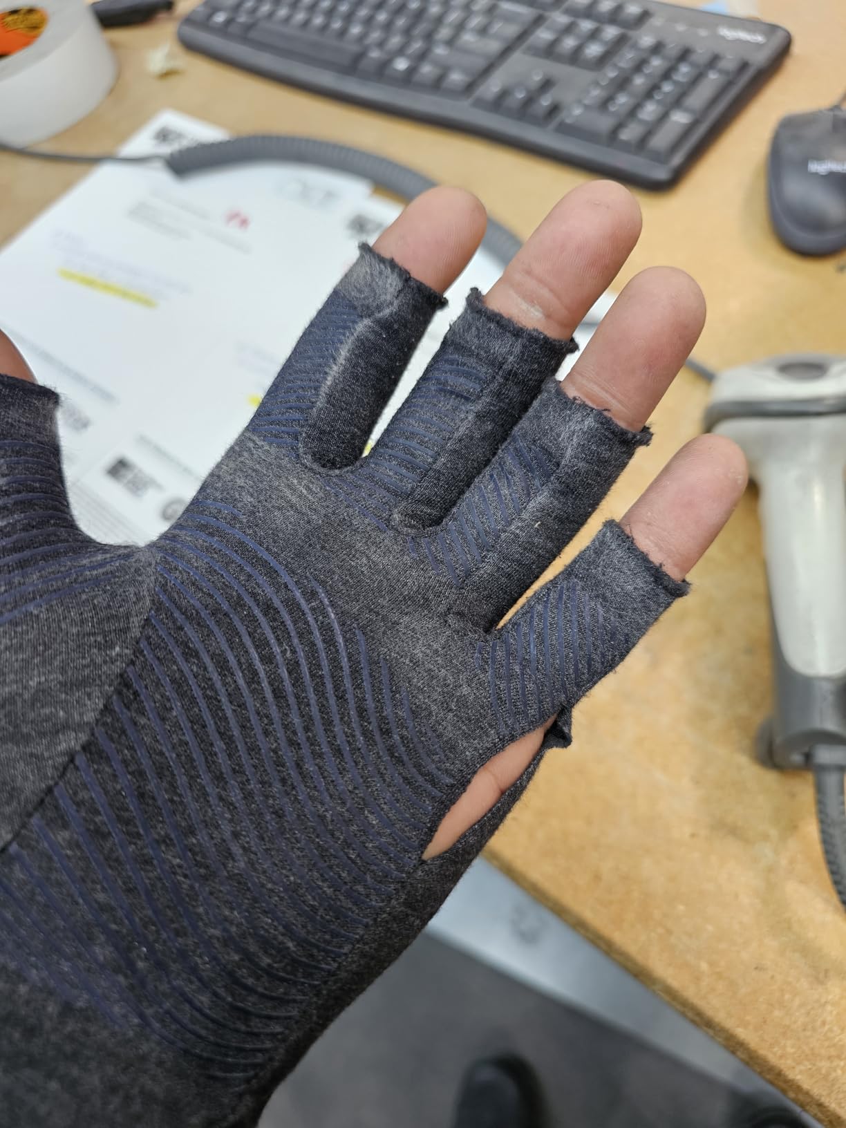 Copper Fit Mobilizer Hand Compression Gloves: Arthritis, Joint Swelling, Tendonitis, Sport - For Men and Women customer photo 2
