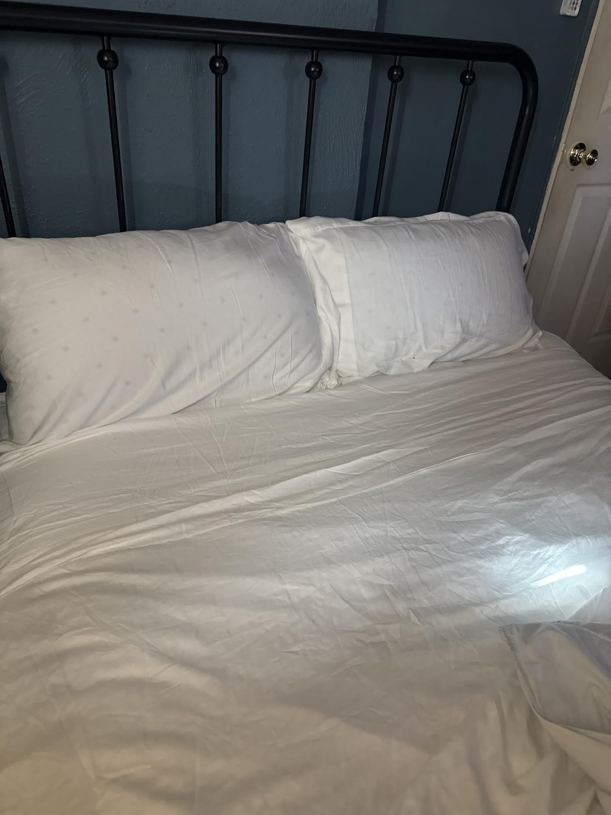 Love's cabin 4 Piece Queen Sheet Set, 100% Rayon Derived from Bamboo, Cooling & Breathable, Soft Silky Deep Pocket up to 16