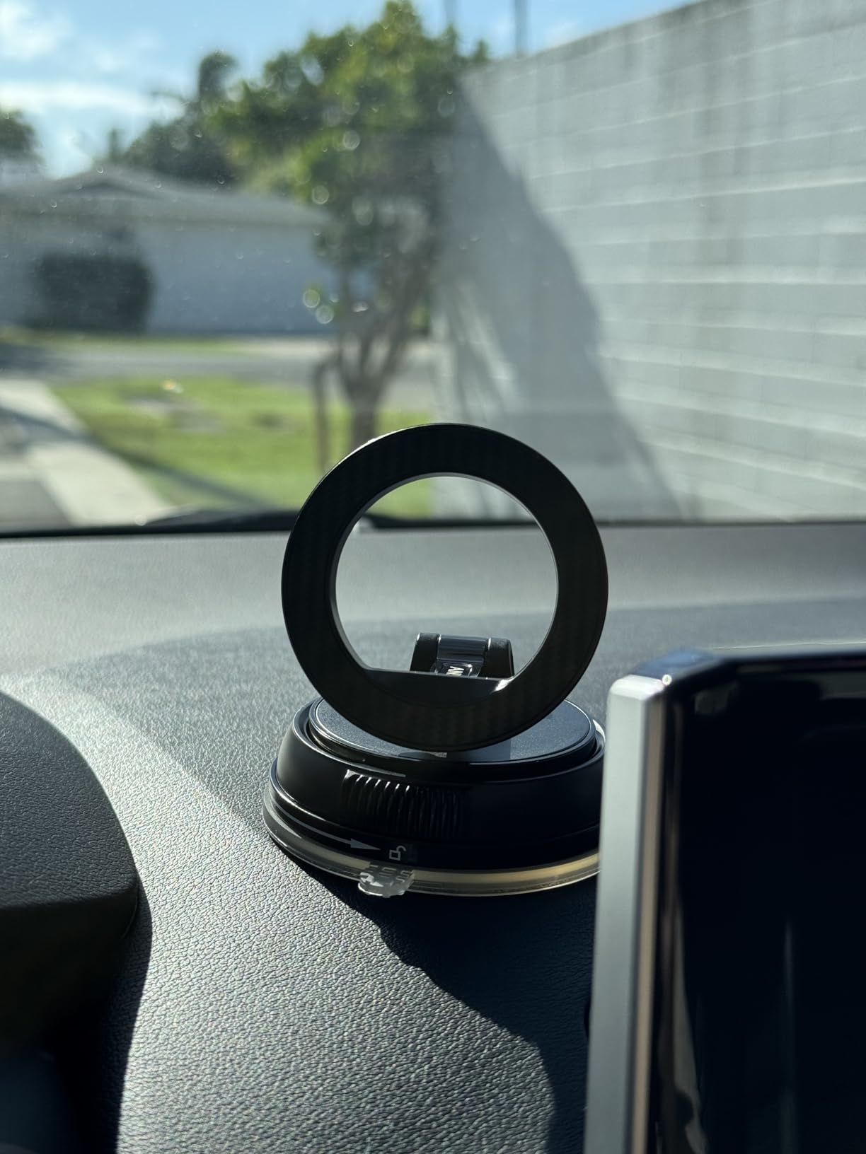 ANDERY Car Phone Holder for Magsafe, 78+LBS Strongest Suction & 2400gf Strongest Magnetic, 360 Degree Adjustable Car Phone Mount for iPhone 17-12 & All Phones customer photo 2