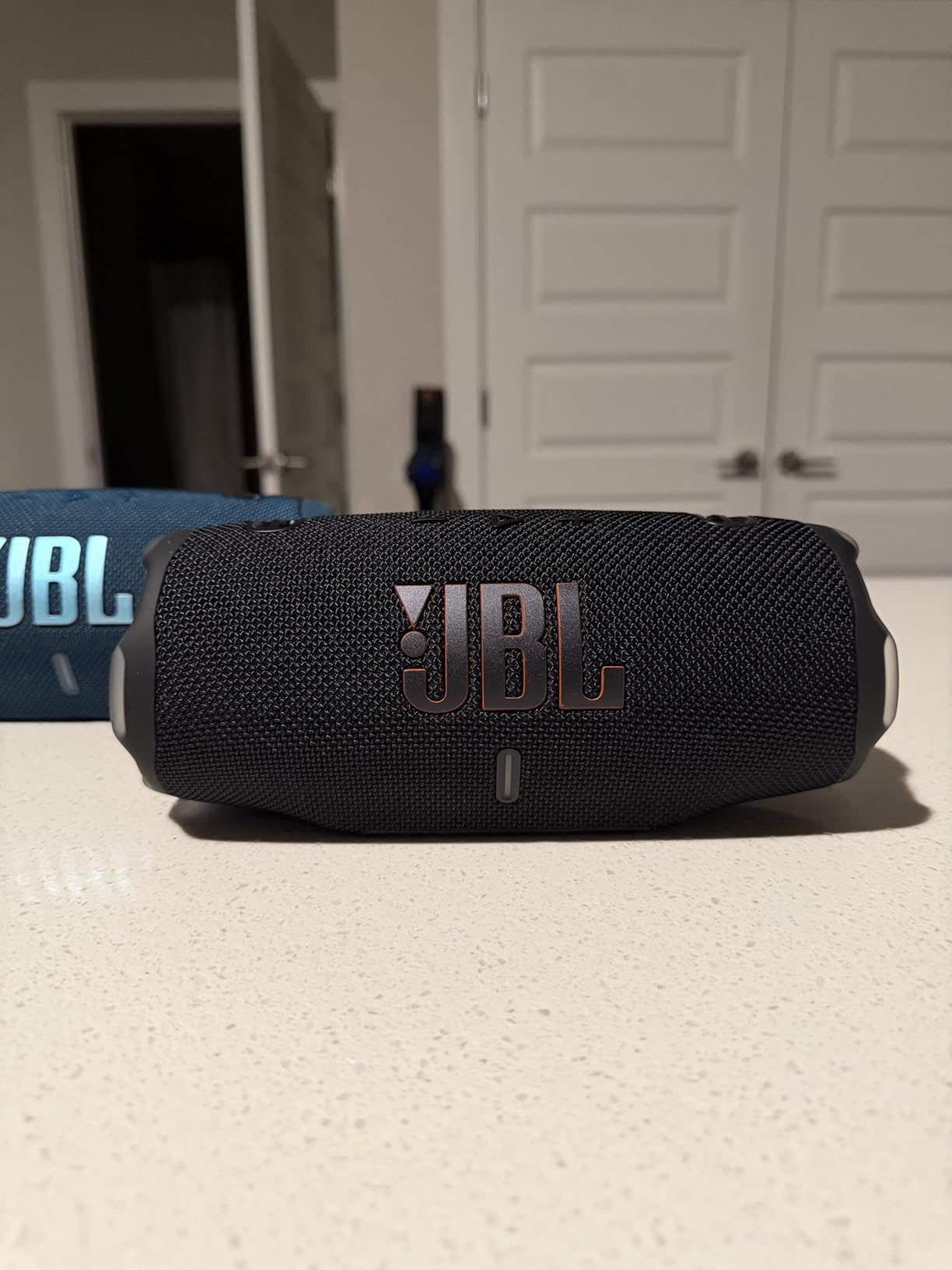 JBL Charge 6 - Portable Waterproof & Drop-Proof Bluetooth Speaker, Bold JBL Pro Sound with AI Sound Boost, 28Hrs of Playtime, Built-in powerbank & Comes with a Sturdy/Removable Carrying Strap (Blue) customer photo 1