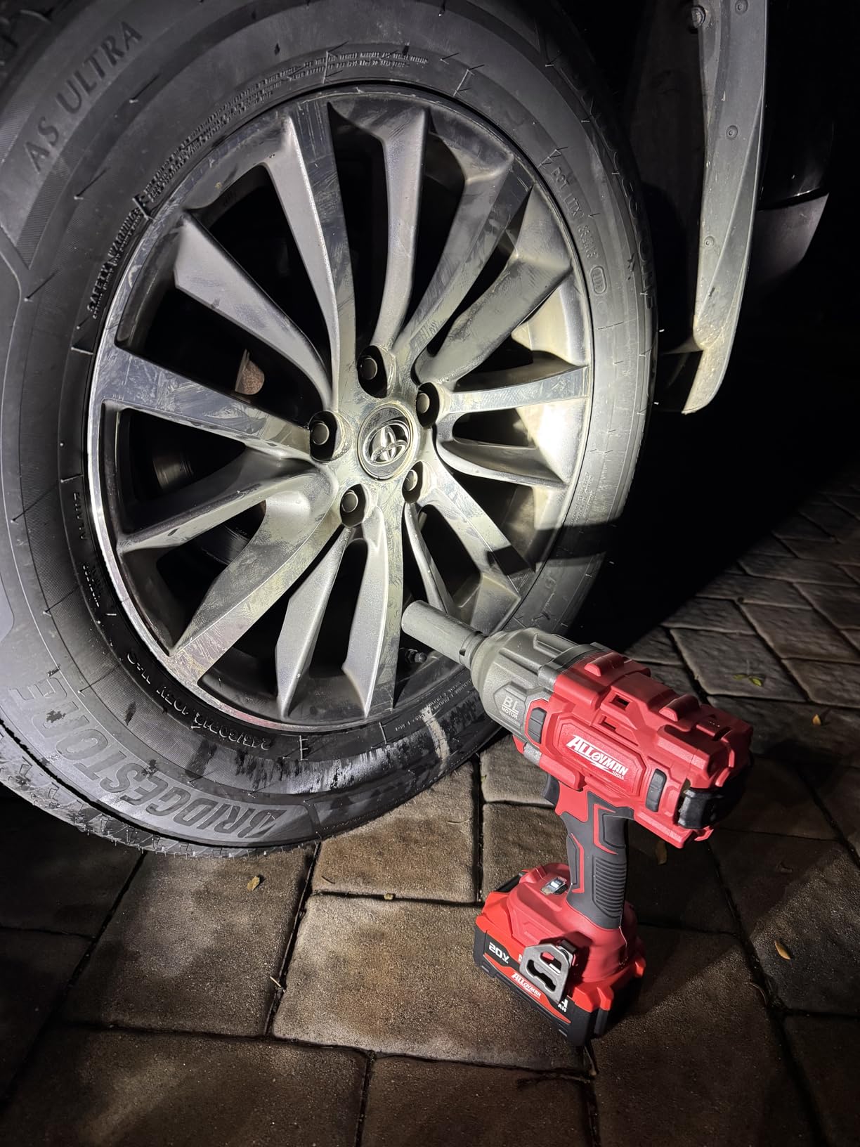 Alloyman Cordless Impact Wrench, 1475Ft-lbs (2000N.m) 1/2 High Torque Brushless Impact Gun, 20V Power Impact Driver, 4000mAh Battery, 3 Sockets, Brushless Motor Variable Speeds for Car/Truck RV/Mower customer photo 1
