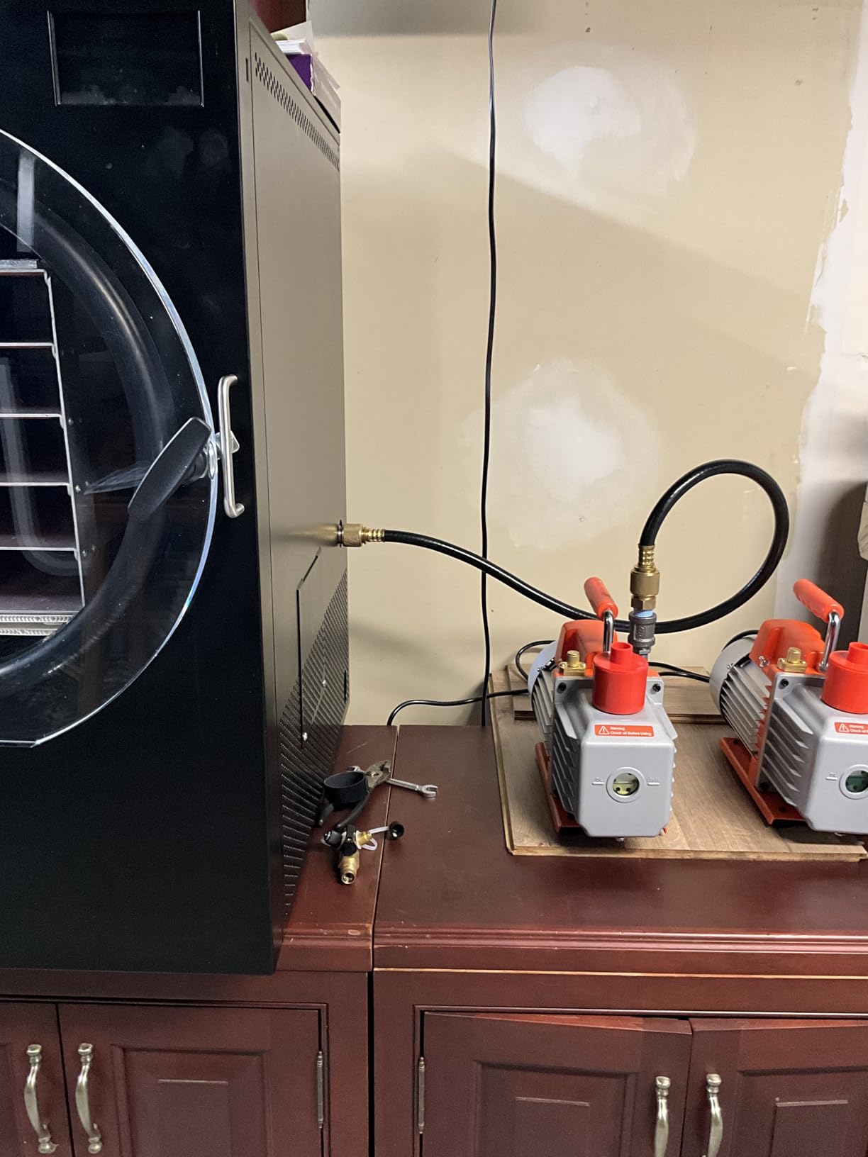 VEVOR Vacuum Pump, 9 CFM, HVAC 2 Stage Rotary Vane Vacuum Pump, for R134a R22 R410a Systems, Auto AC Vacuum Pump Kit with Oil Bottle, for Automotive Air Conditioner Maintenance Resin Degassing customer photo 1