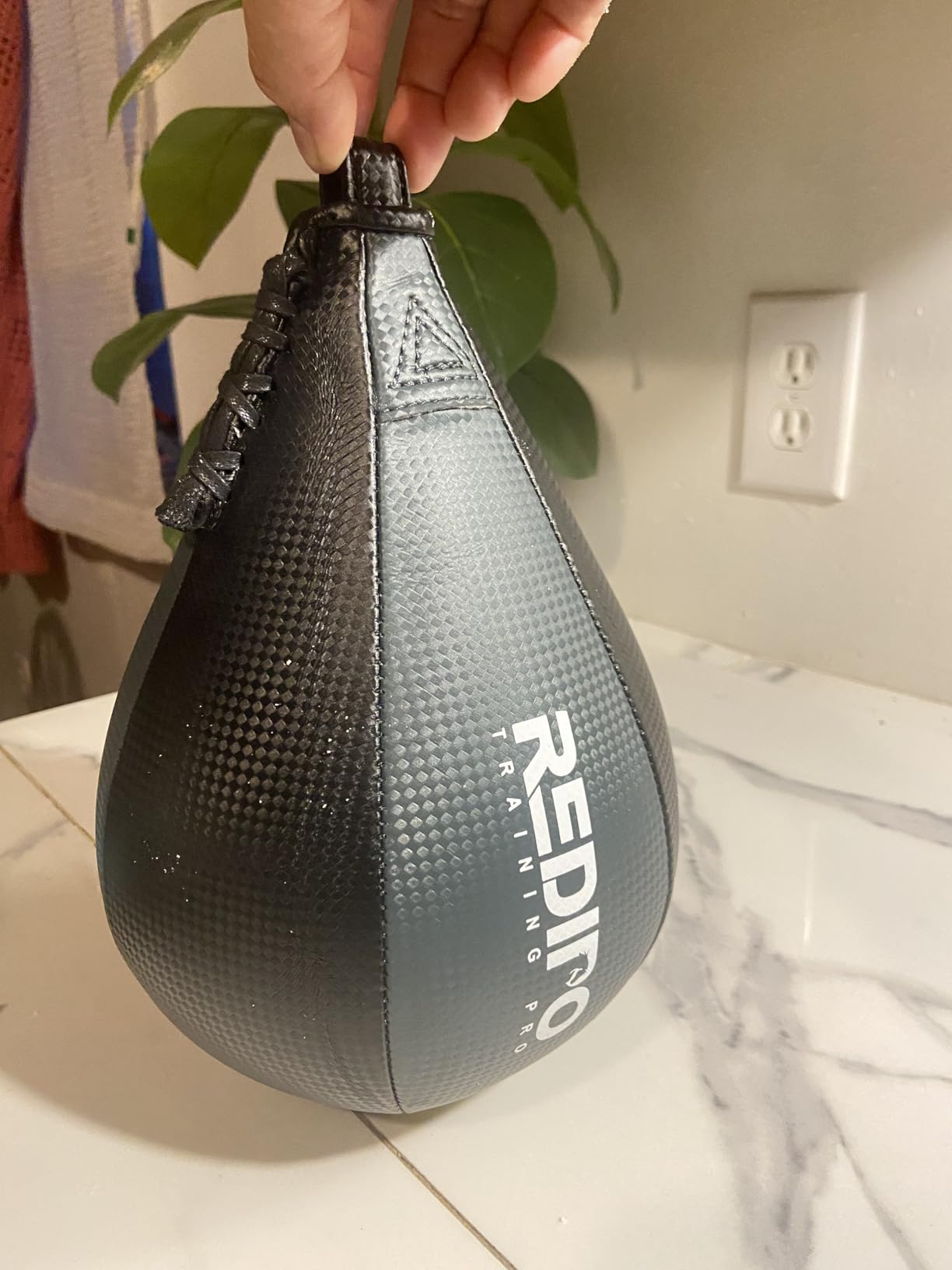 Boxing Speed Bag - PU Leather Speed Punching Ball for Boxing, MMA Training Speed Ball Reflex Ball Boxing Equipment, Punching Bag Workout Kicking Training Home Gym Exercise Speed Ball customer photo 2
