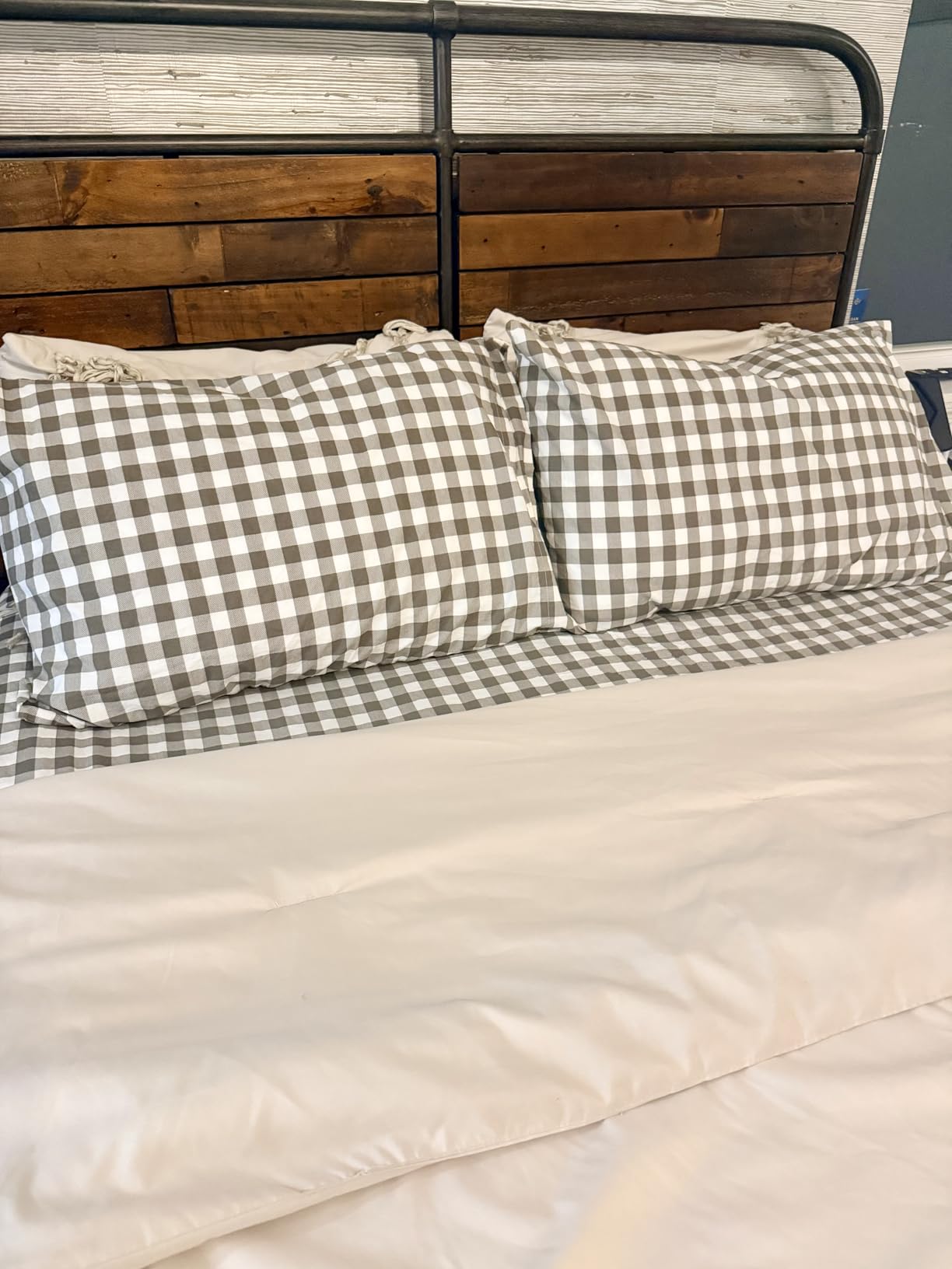 Sheet Set, Cotton Percale Bedding with Matching Pillowcases, Crisp & Breathable, 200-Thread Count, Classic Comfort Essentials (Sunflower Yellow, Queen) customer photo 2