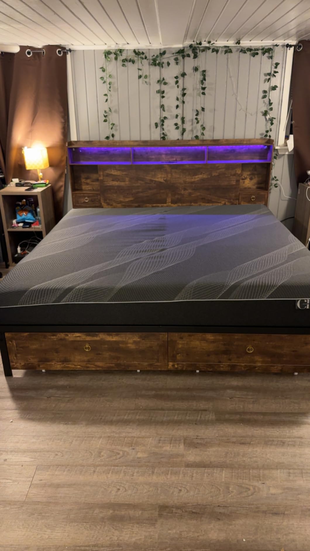 Queen Size Mattress, 10 Inch Gel Memory Foam, Cooling & Back Pain Relief, CertiPUR-US Certified, Fiberglass Free, Foam Made in USA, Medium customer photo 1
