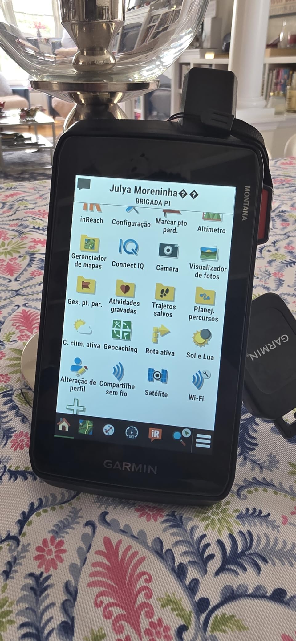 Montana 710i, Rugged GPS Handheld Navigator with Built-in inReach Technology for SOS and 2-way Texts in Remote Areas, 5 inch Touchscreen, Satellite Imagery and Maps for Routing on Roads or Trails customer photo 2