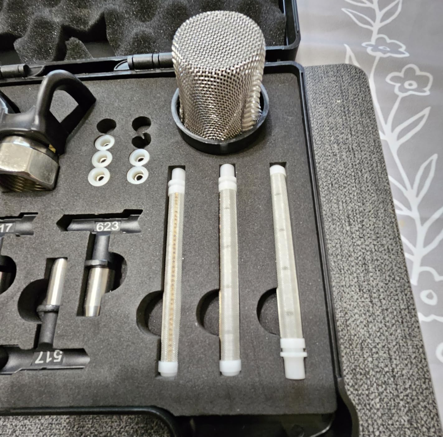 14Pcs Airless Paint Sprayer Tips Set, 6 Airless Spray Tips, 2 Tip Guards, 6 Airless Paint Spray Gun Filter, 288716 Inlet Suction Strainer and Black Storage Box (109, 211, 315, 417, 517, 623) customer photo 1