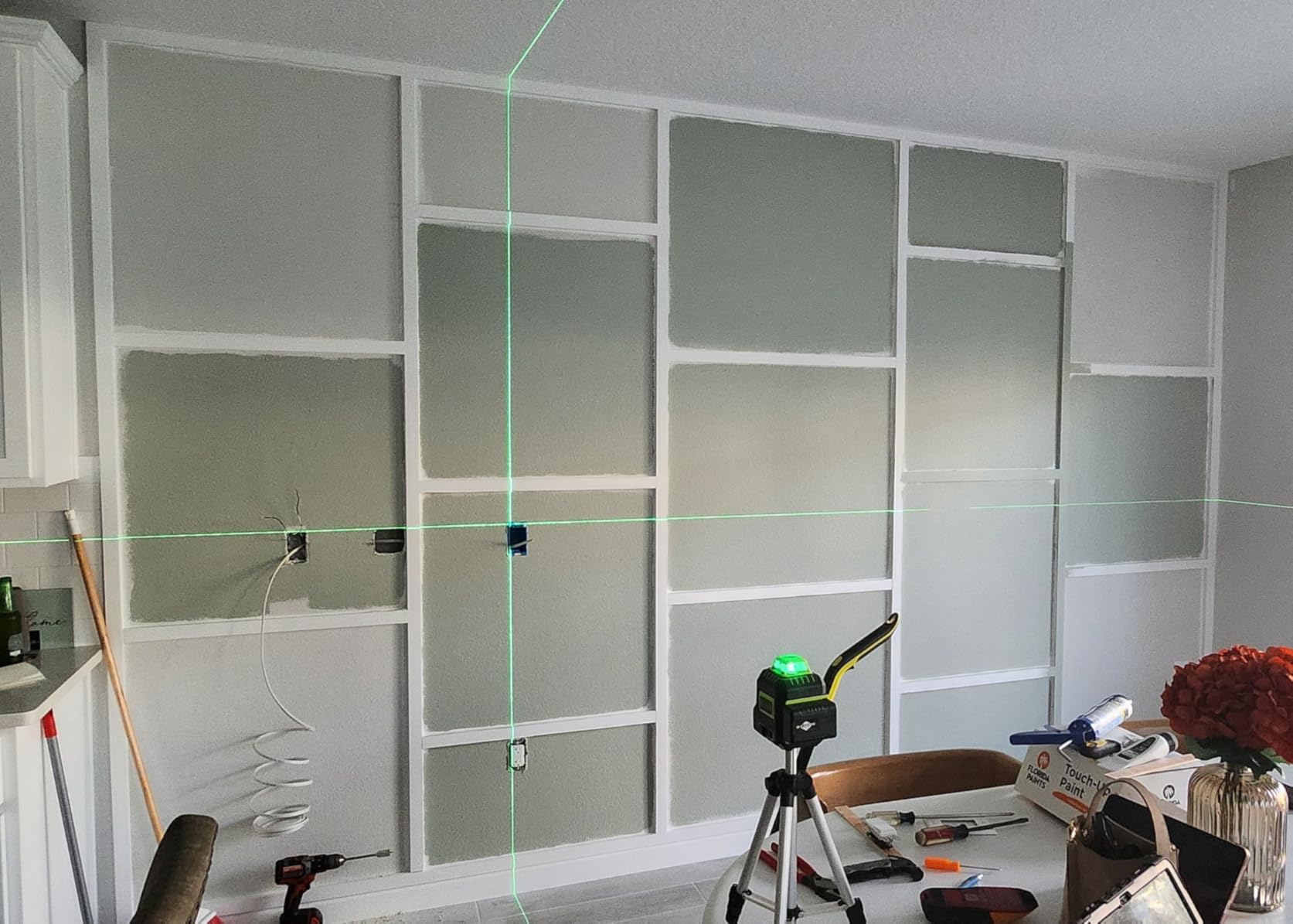 360° Laser Level with Tripod 40in, Self Leveling Laser Level with Pulse Mode, Li-ion Battery*2, Green Line Laser Leveler Tool for DIY Project customer photo 1