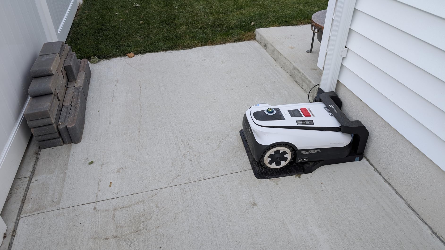 Husqvarna Automower 410iQ Robotic Mower, 0.5 Acre Mowing Capacity, Wire Free Robot Lawn Mower with Charging Station, RS1 EPOS Reference Station and Replacement Blades customer photo 2