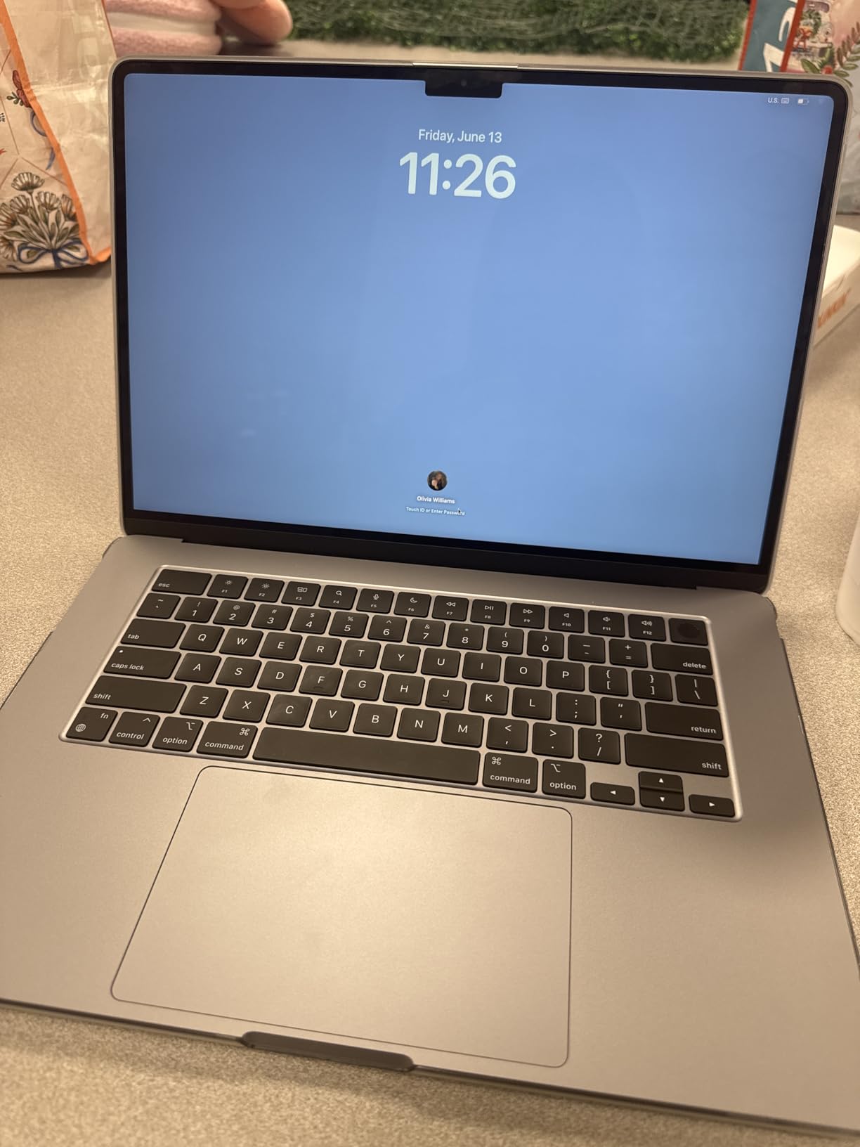 Apple 2024 MacBook Air with Apple M3 chip, 15-inch, 24GB RAM, 512GB SSD Storage - Silver (Renewed) customer photo 2