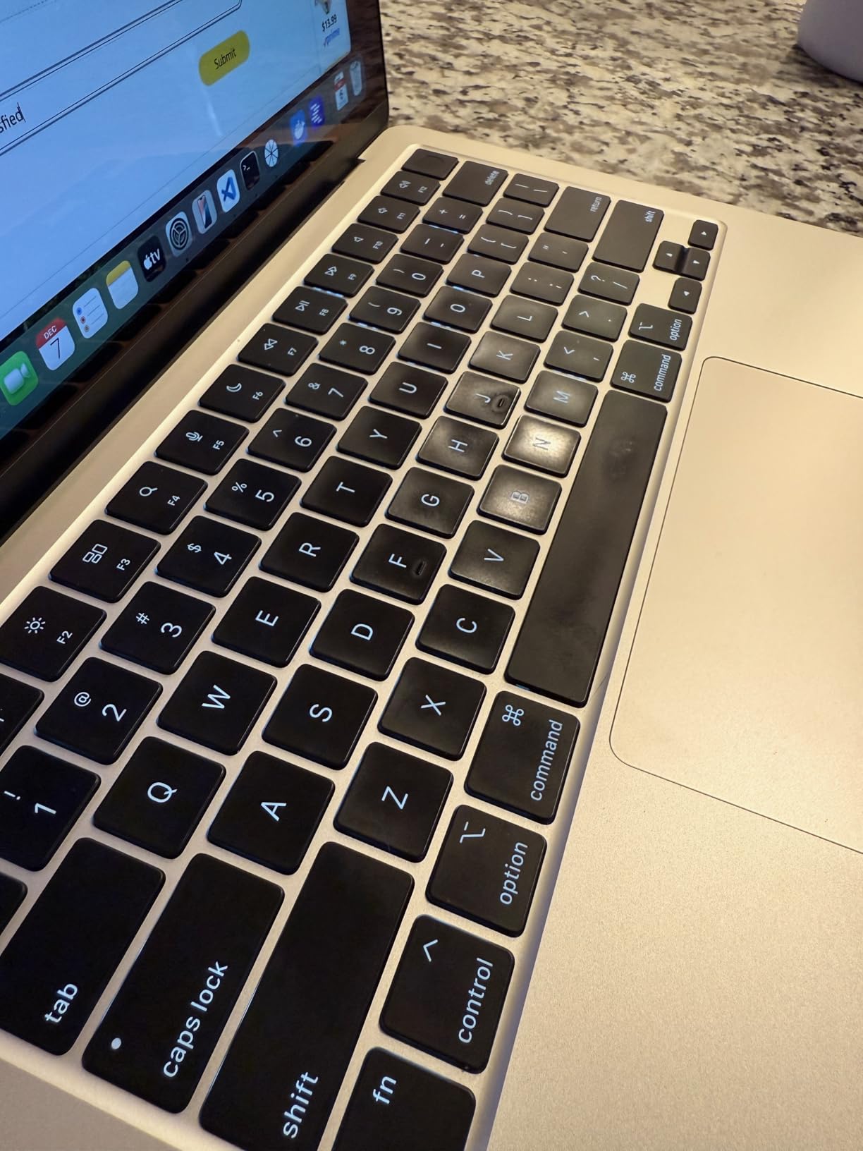Apple 2024 MacBook Air with Apple M3 Chip, 13-inch, 24GB RAM, 512GB SSD Storage, Midnight (Renewed) customer photo 1