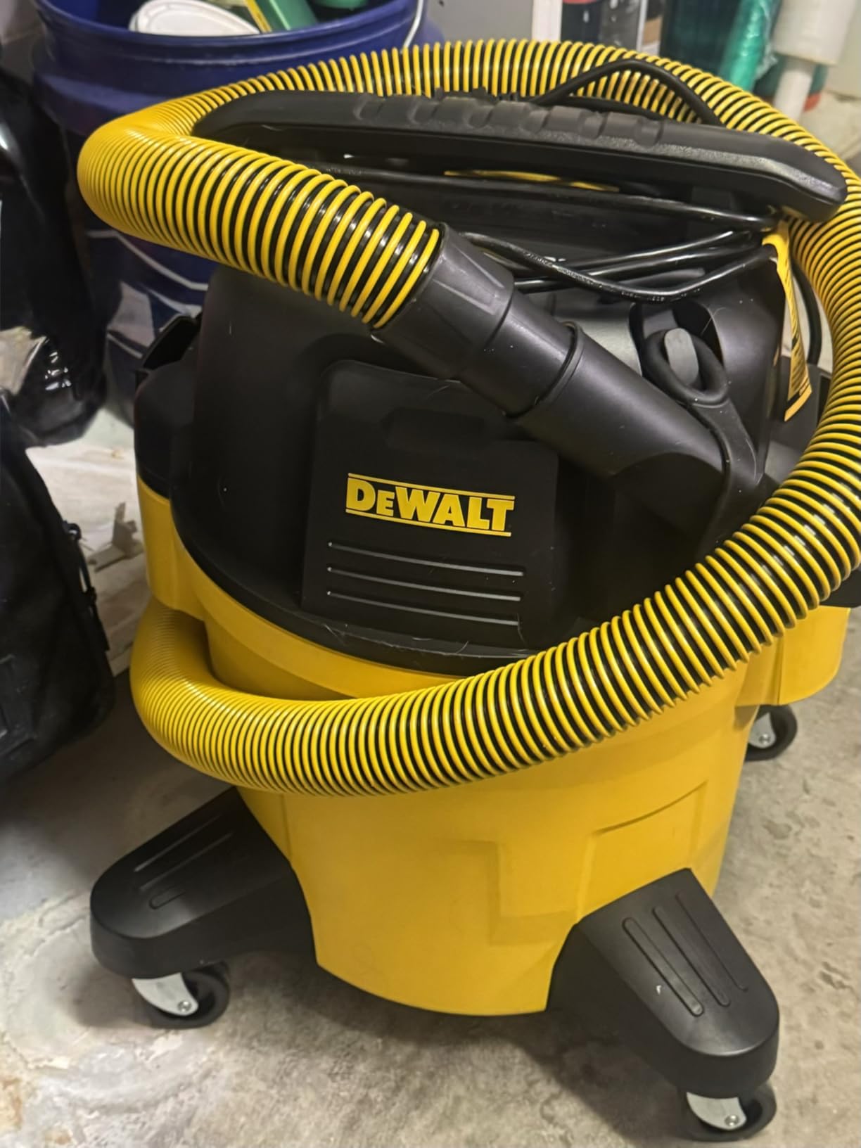 DeWalt 6-Gallon STEALTHSONIC Ultra Quiet Poly Shop Vacuum Wet and Dry with 6 Dust Bags, 5 Peak HP customer photo 1