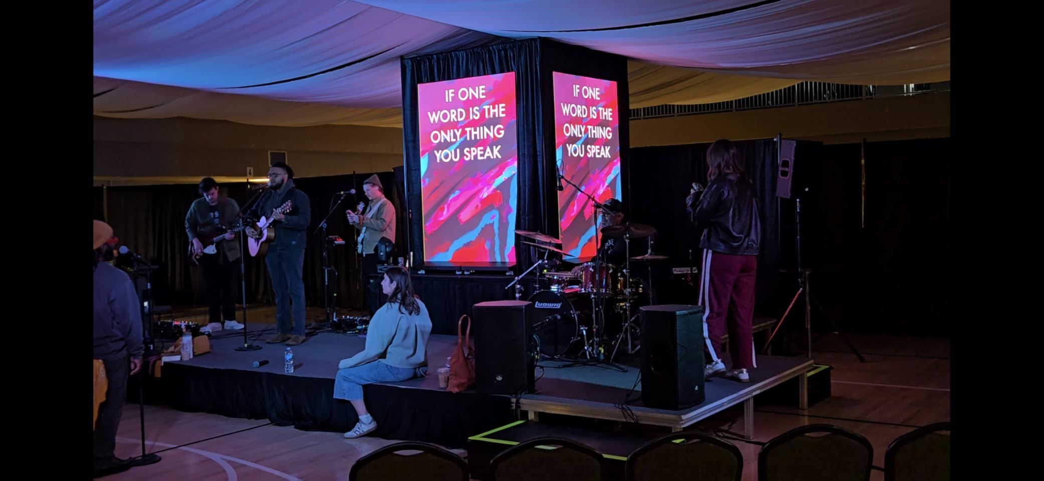 MWE P1.86 Spliceable LED Poster Screen with Flight Case, Foldable LED Digital Signage Advertising Display Kiosk with Publishing System, Portable Digital Poster for Events and Rentals (2 Panels), Black customer photo 3