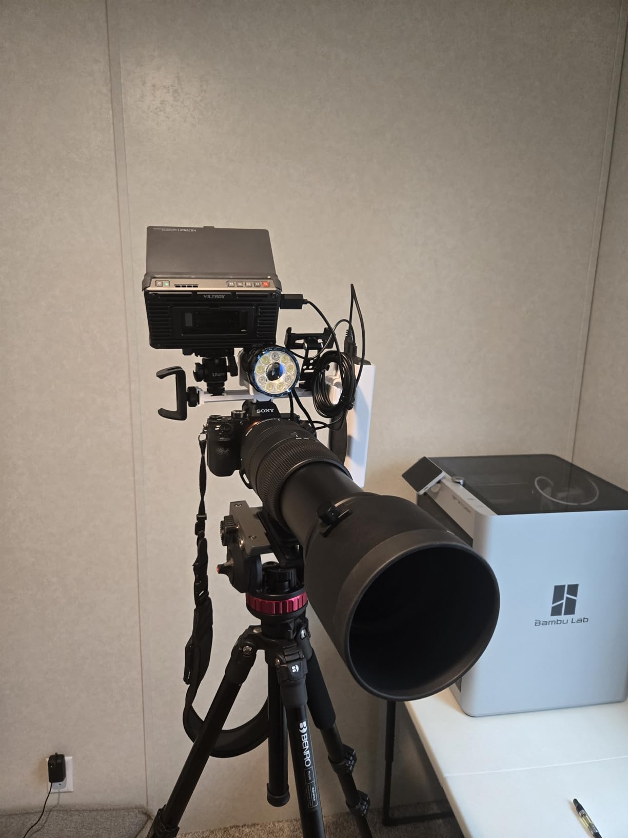 Manfrotto 055 Video Tripod w/502 Video Fluid Head, Aluminium, Professional Heavy Duty System, with Levelling Column, Lever Lock, Camera Tripod Stand, for DSLR/Mirrorless Cameras, Camcorders customer photo 2