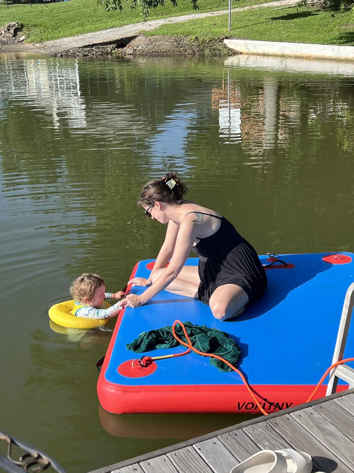 VOFiTNY Inflatable Floating Dock, Swim Platform Floating Dock for Lakes, Lake Floats for Adults, Island Raft Mat for Lake Beach Ocean, Non-Slip Surface customer photo 2